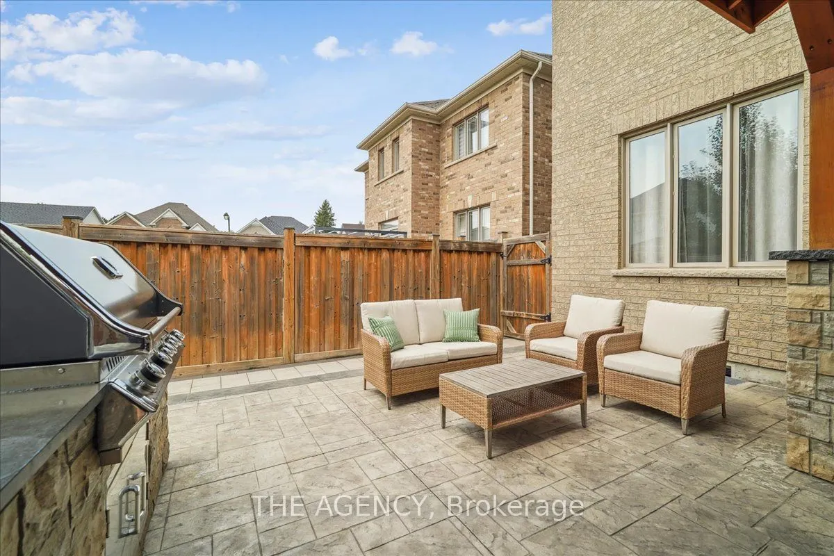 77 Sharpe Crescent