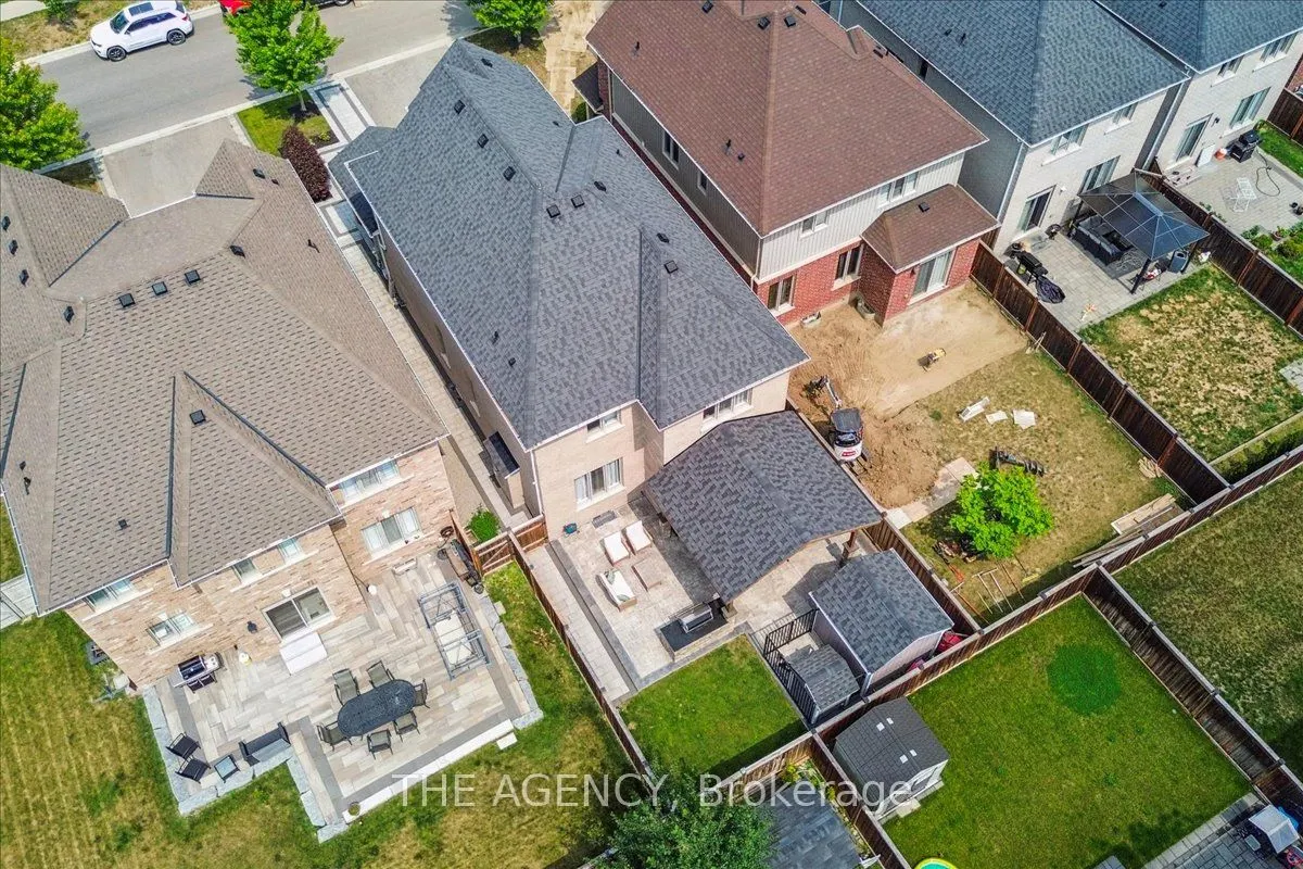 77 Sharpe Crescent