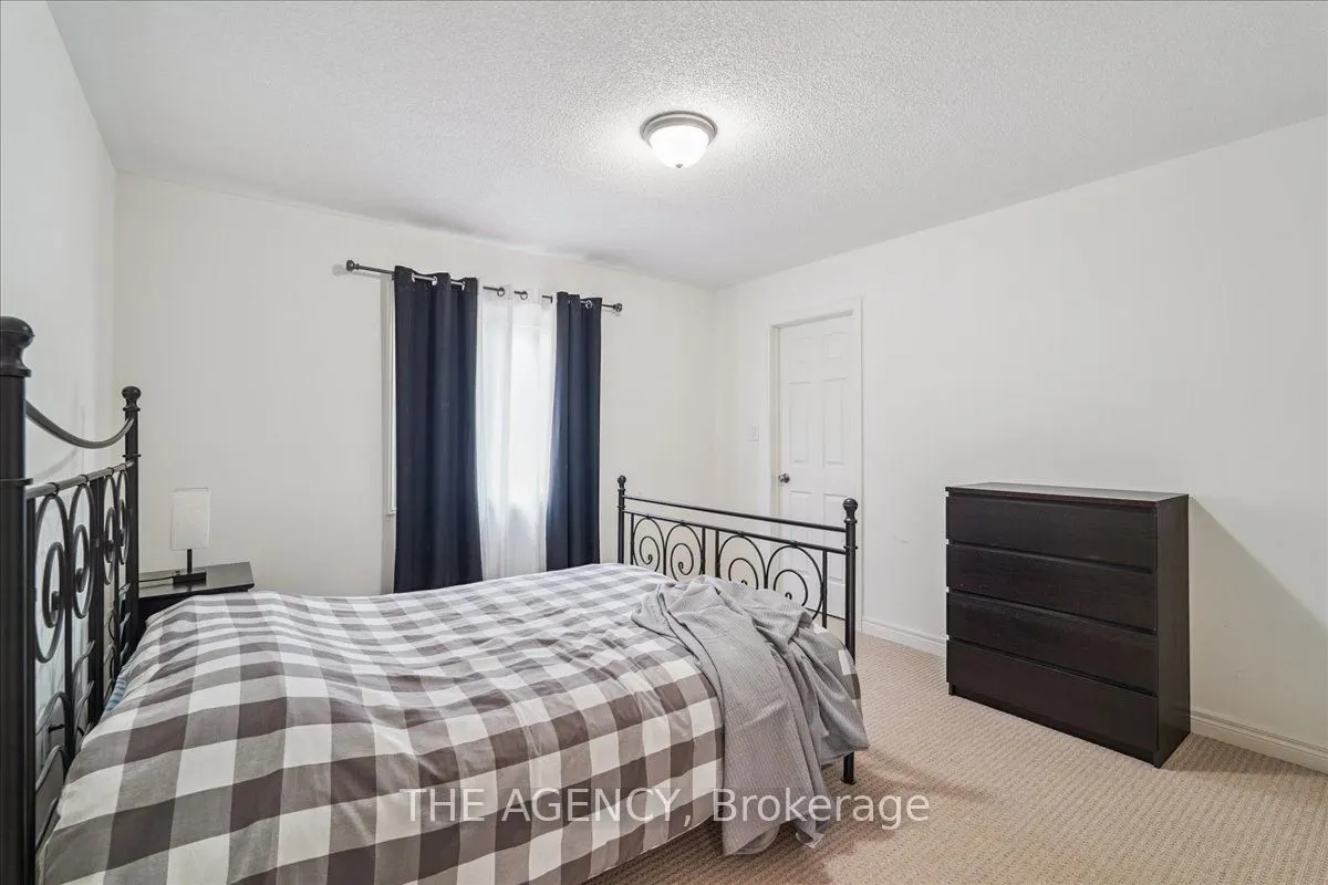 77 Sharpe Crescent