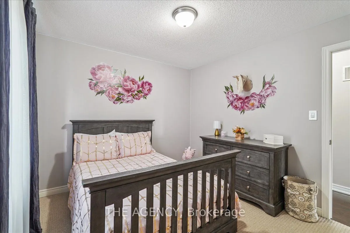 77 Sharpe Crescent