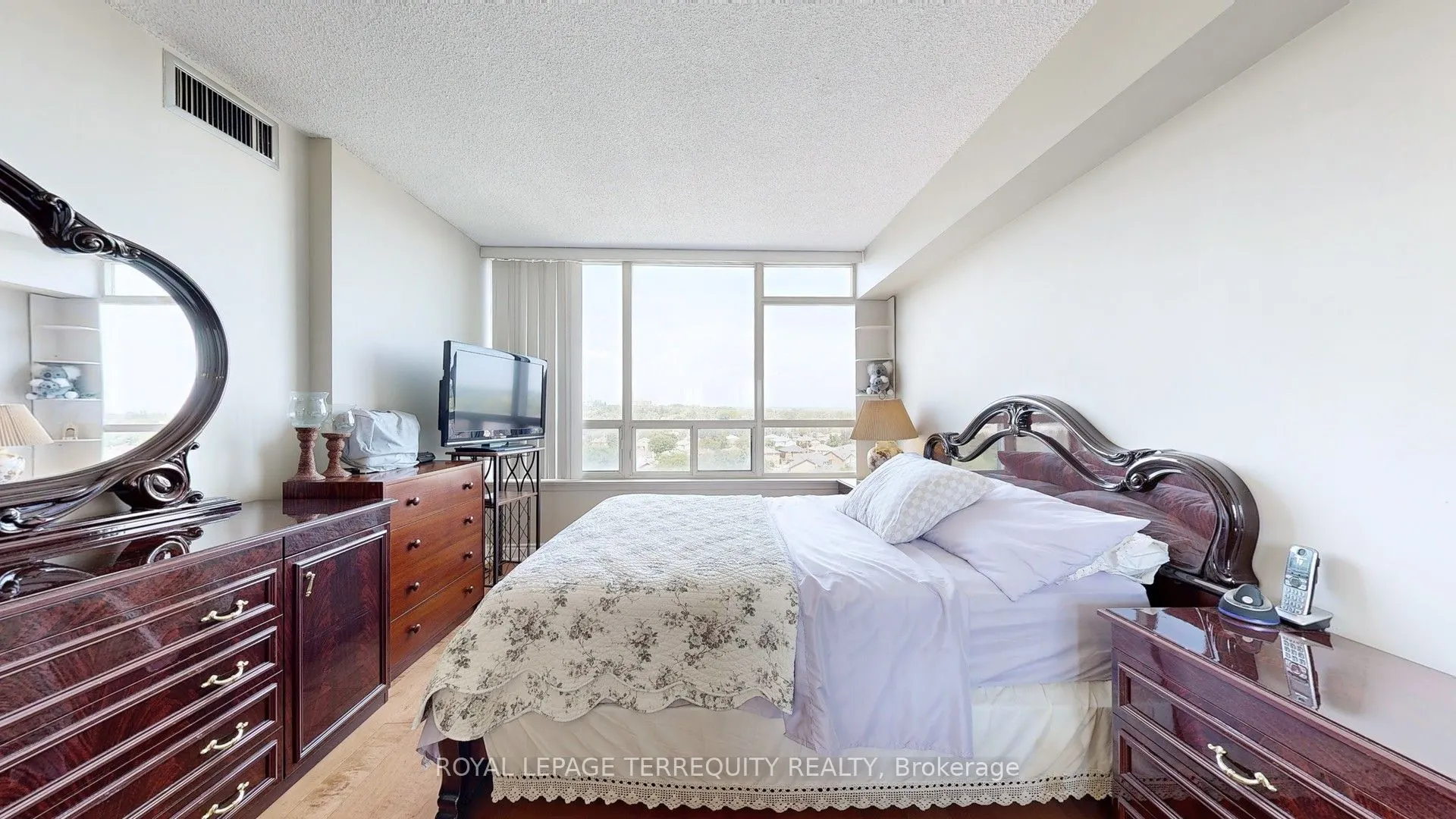 32 Clarissa Drive, #917