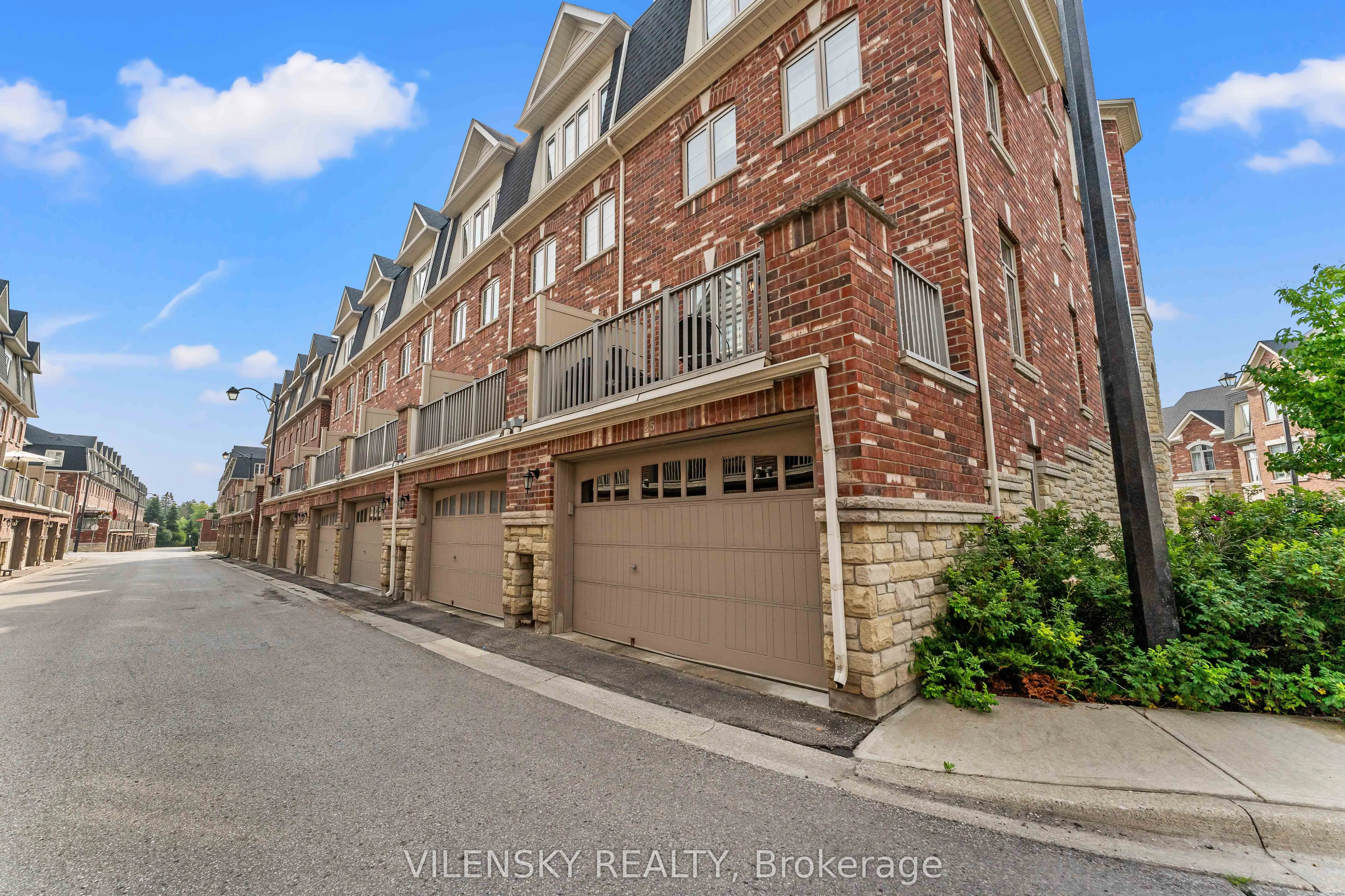 1331 Major Mackenzie Drive, #25
