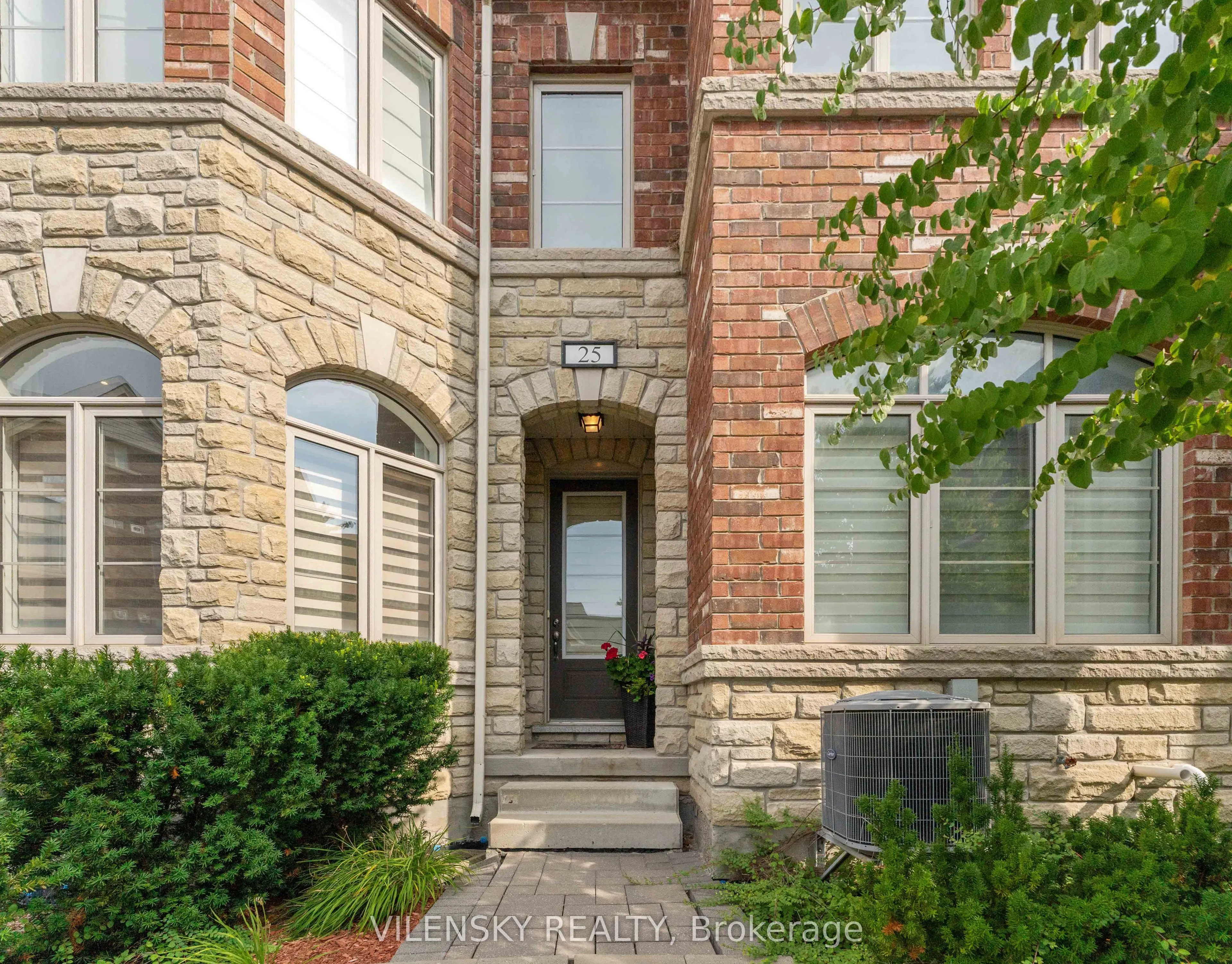 1331 Major Mackenzie Drive, #25