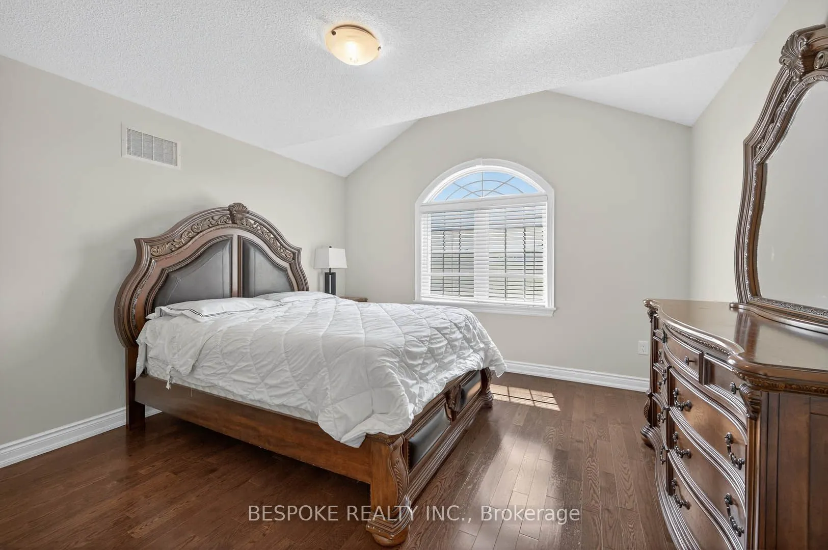 33 Ridge Road