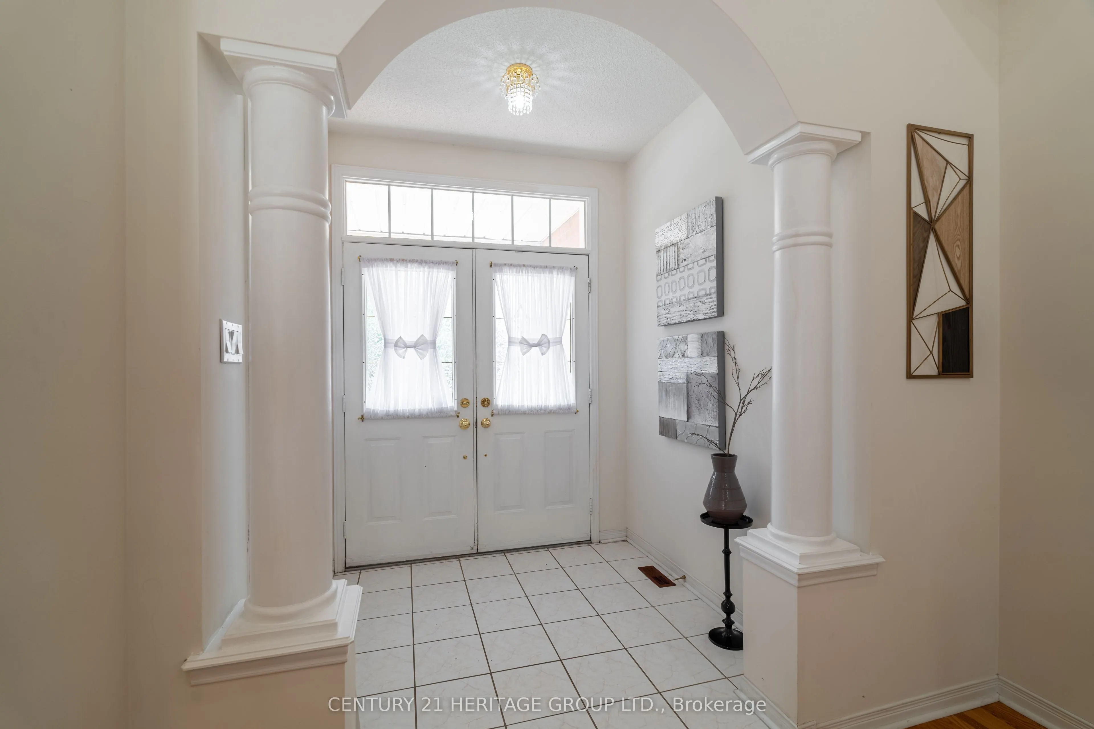 211 Kayla Crescent