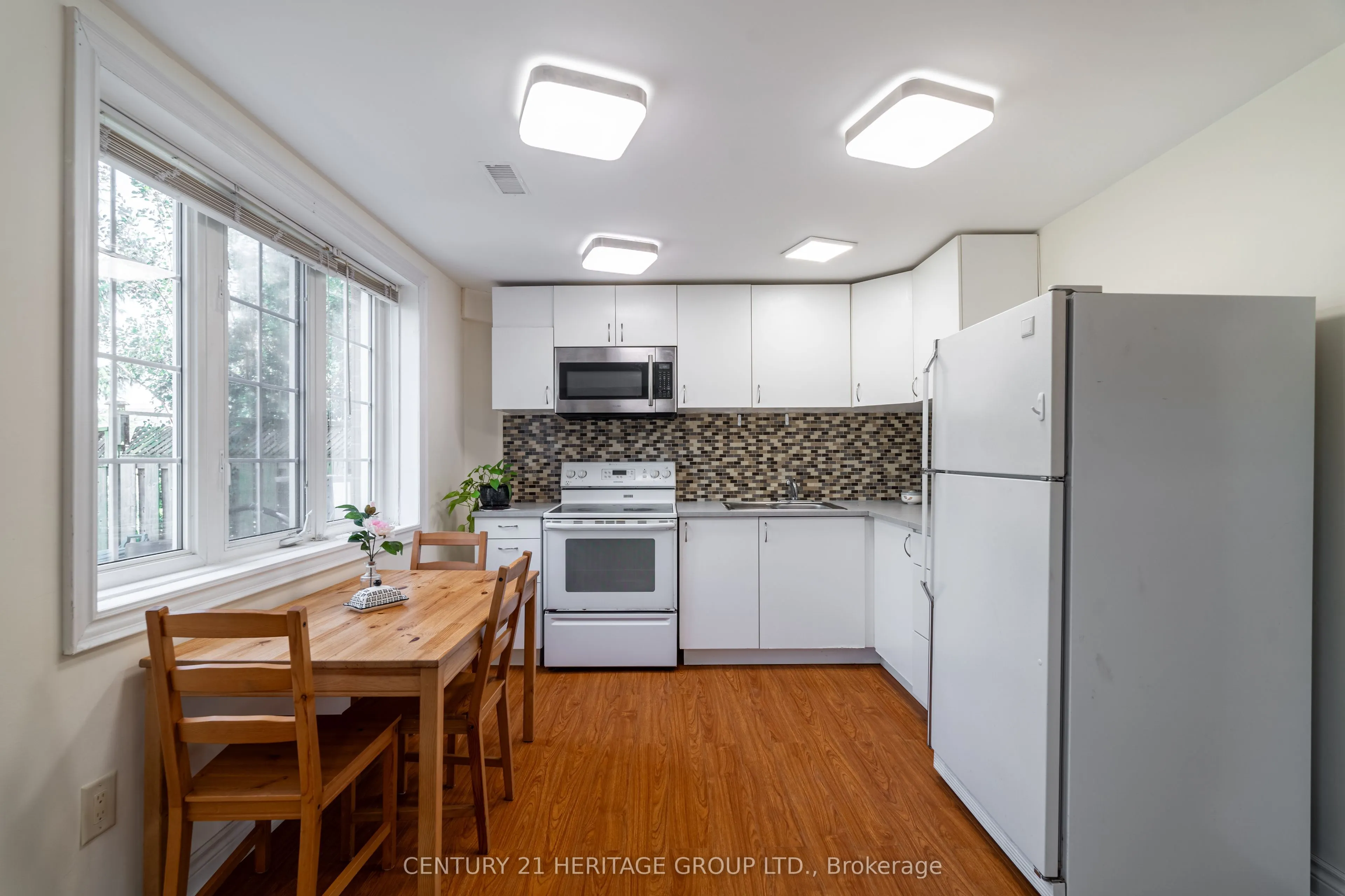 211 Kayla Crescent