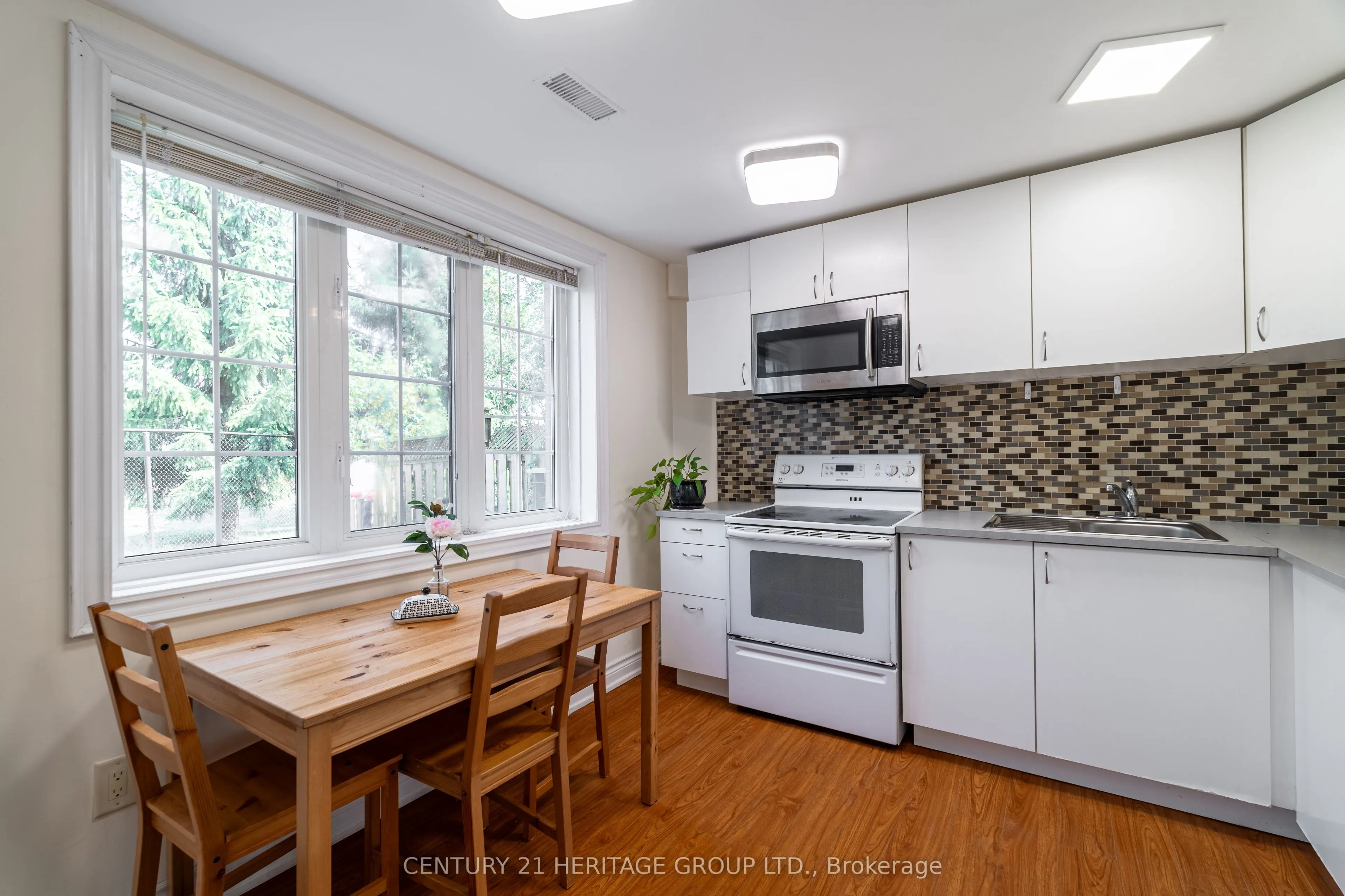 211 Kayla Crescent