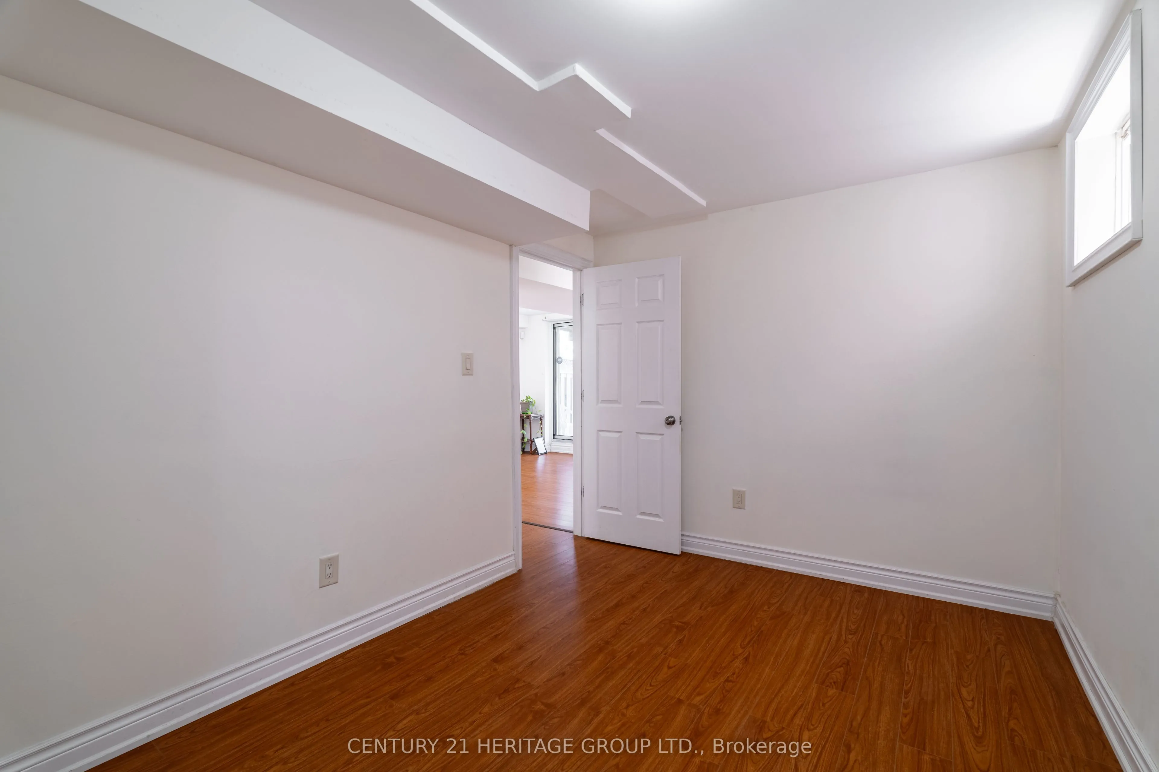211 Kayla Crescent