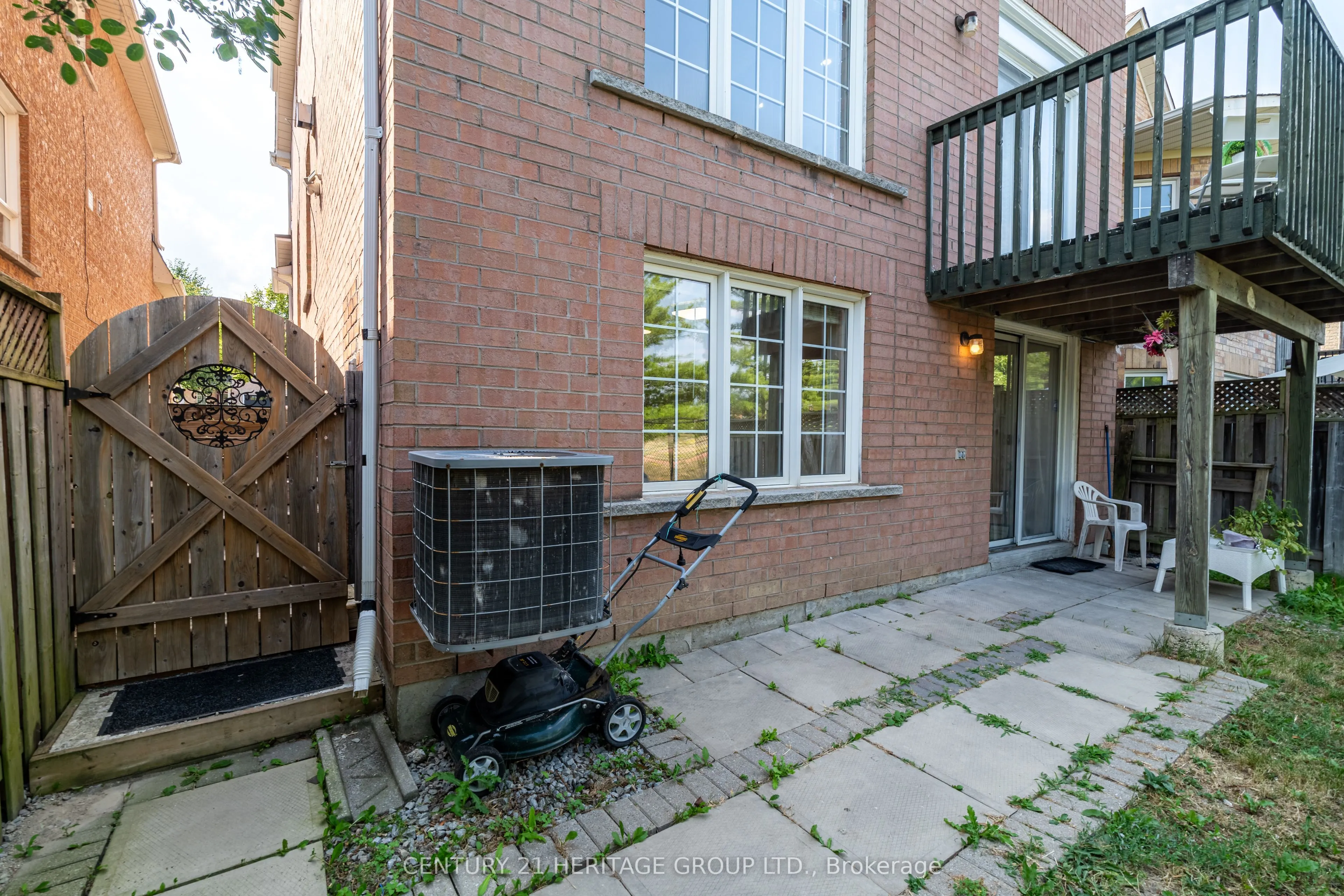 211 Kayla Crescent