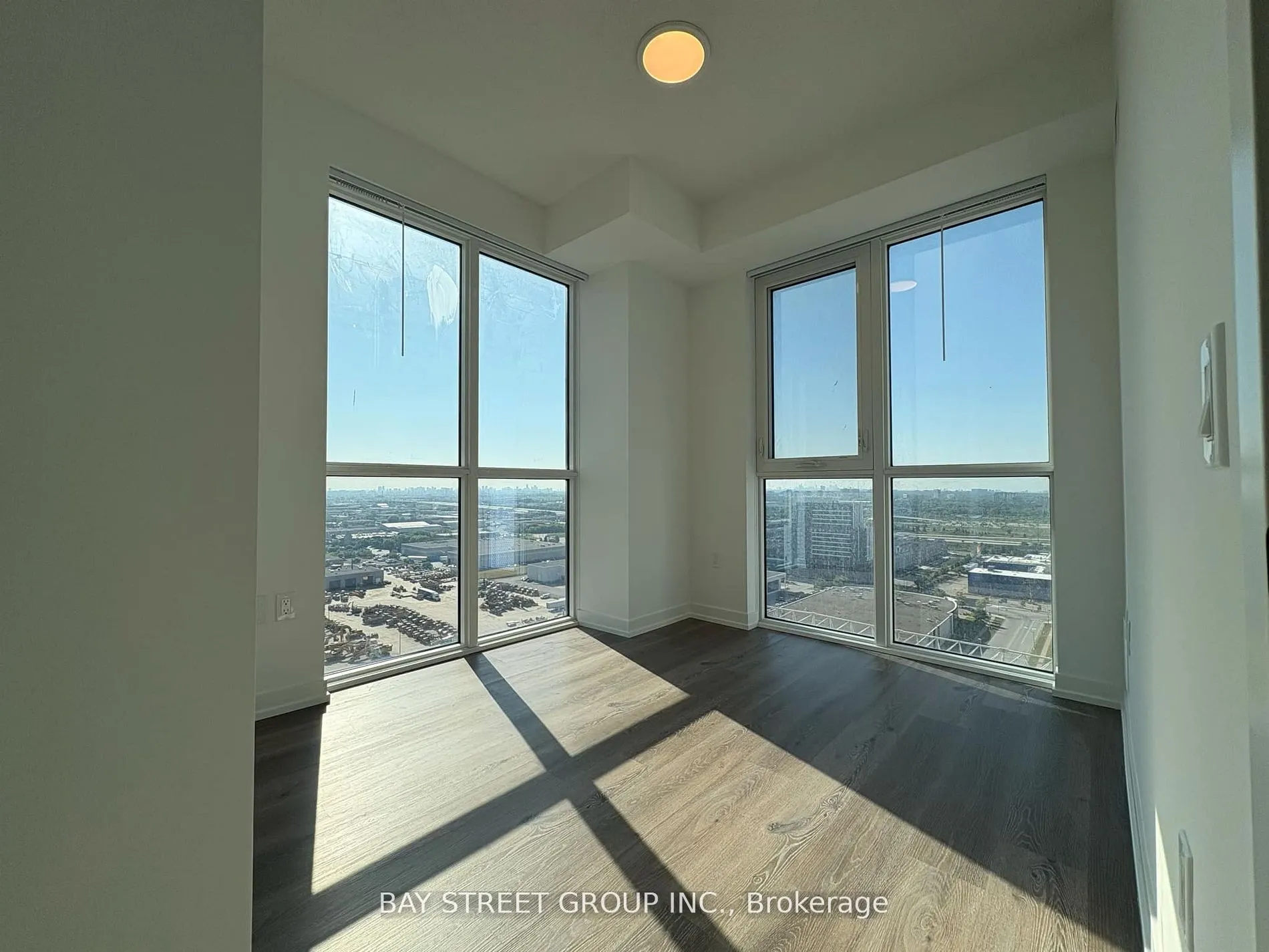 28 Interchange Way, #2510