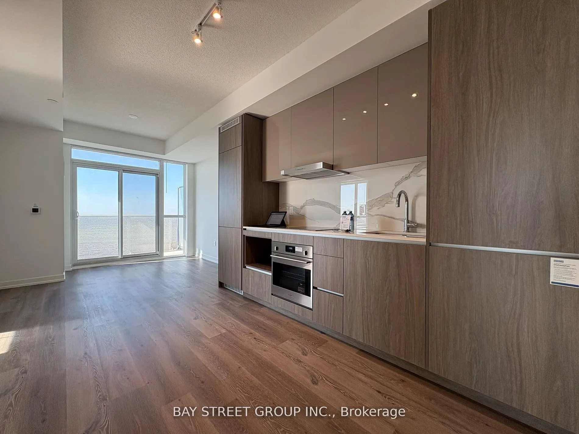 28 Interchange Way, #2510