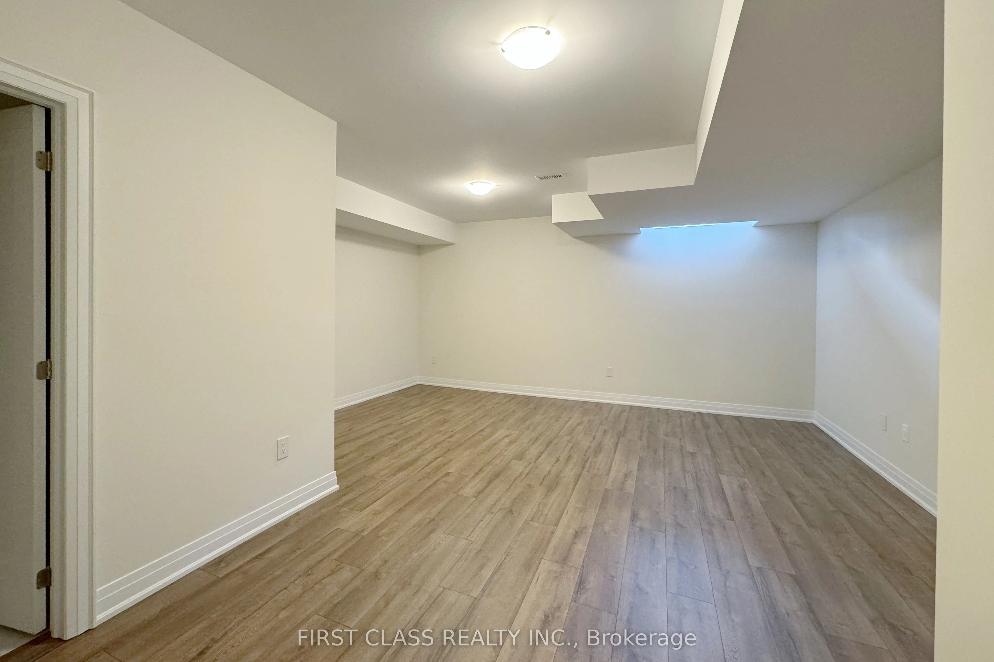 9 Schmeltzer Crescent