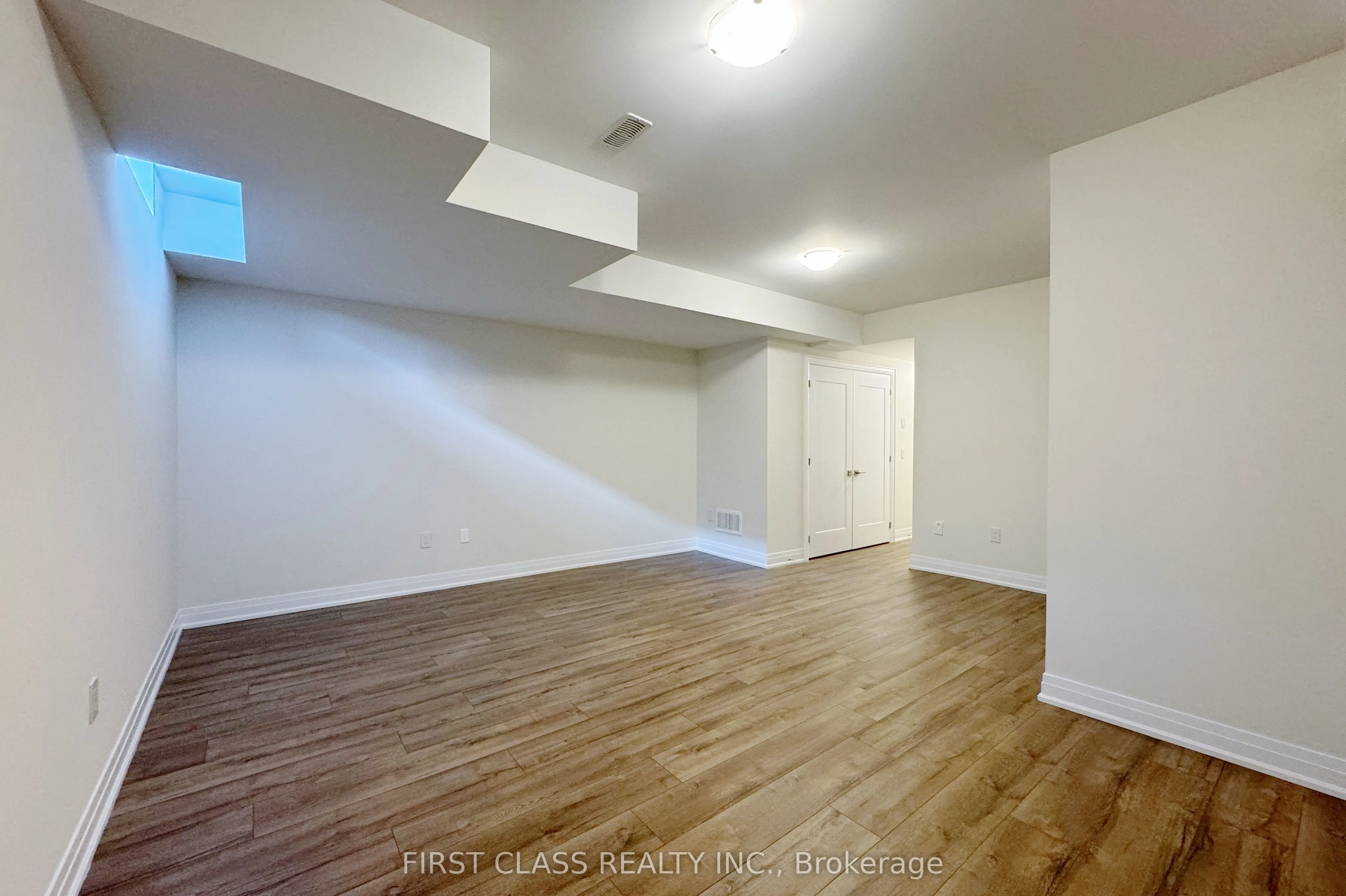 9 Schmeltzer Crescent