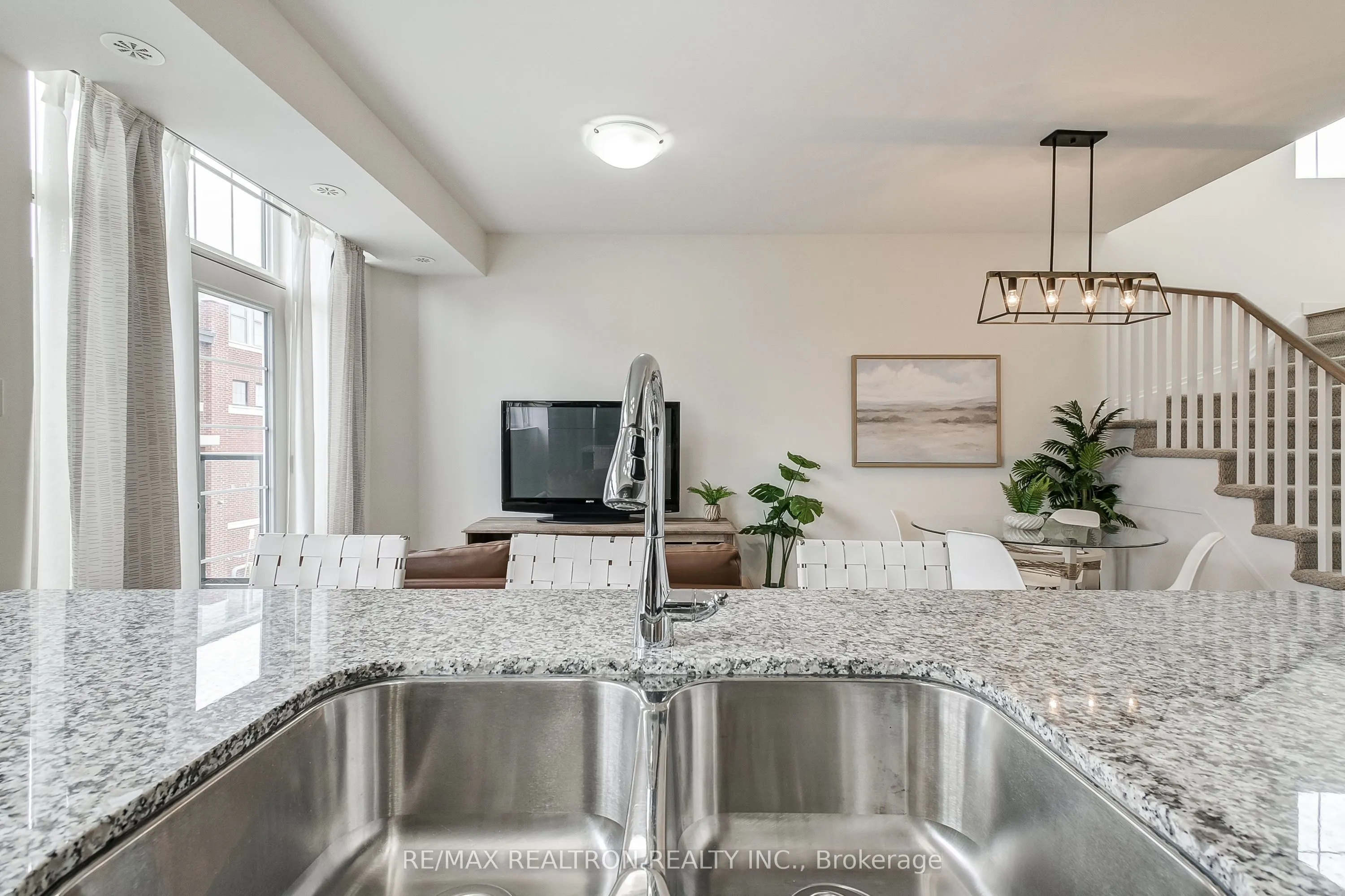 2 Linsmore Place, #310