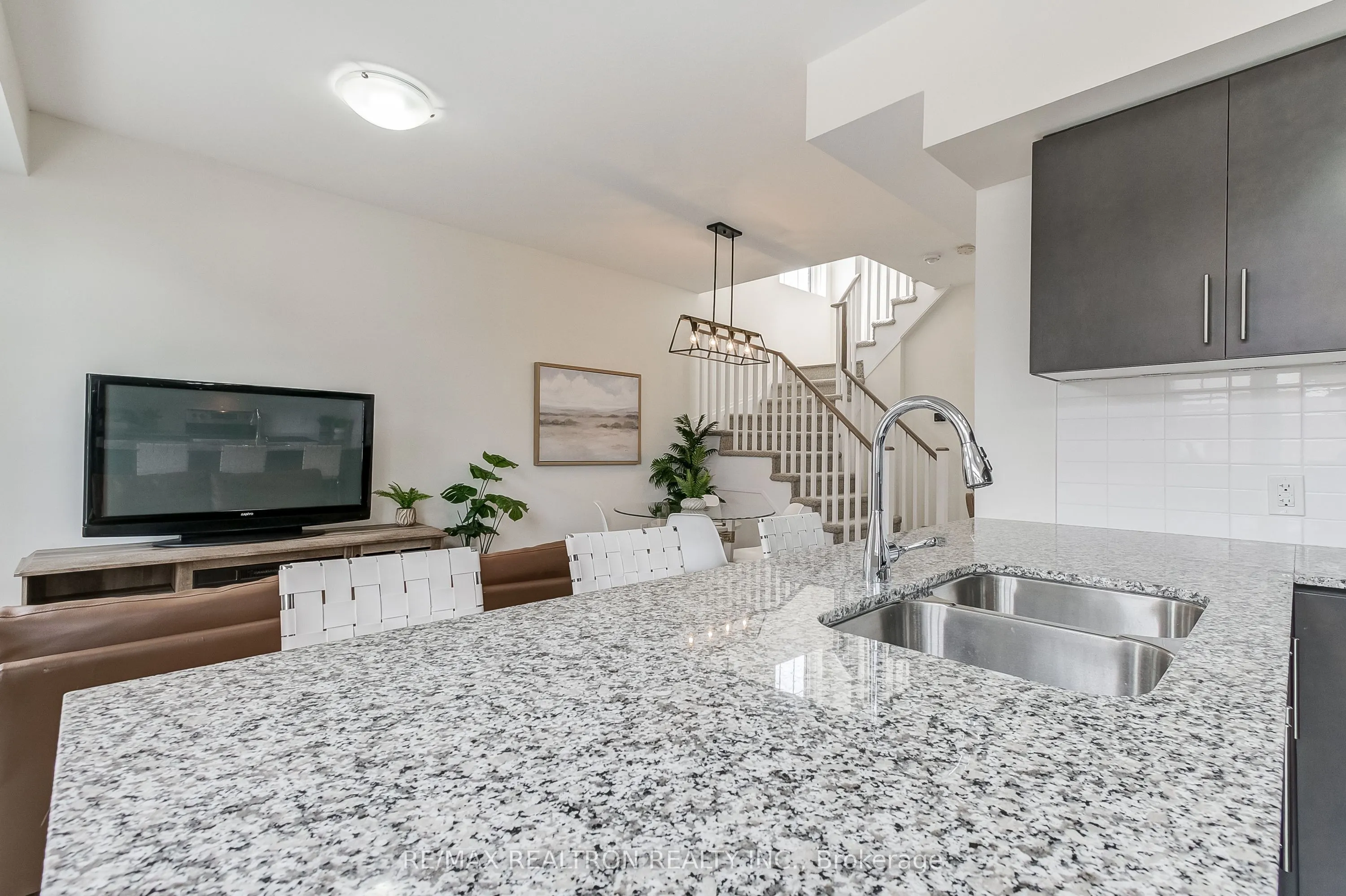 2 Linsmore Place, #310