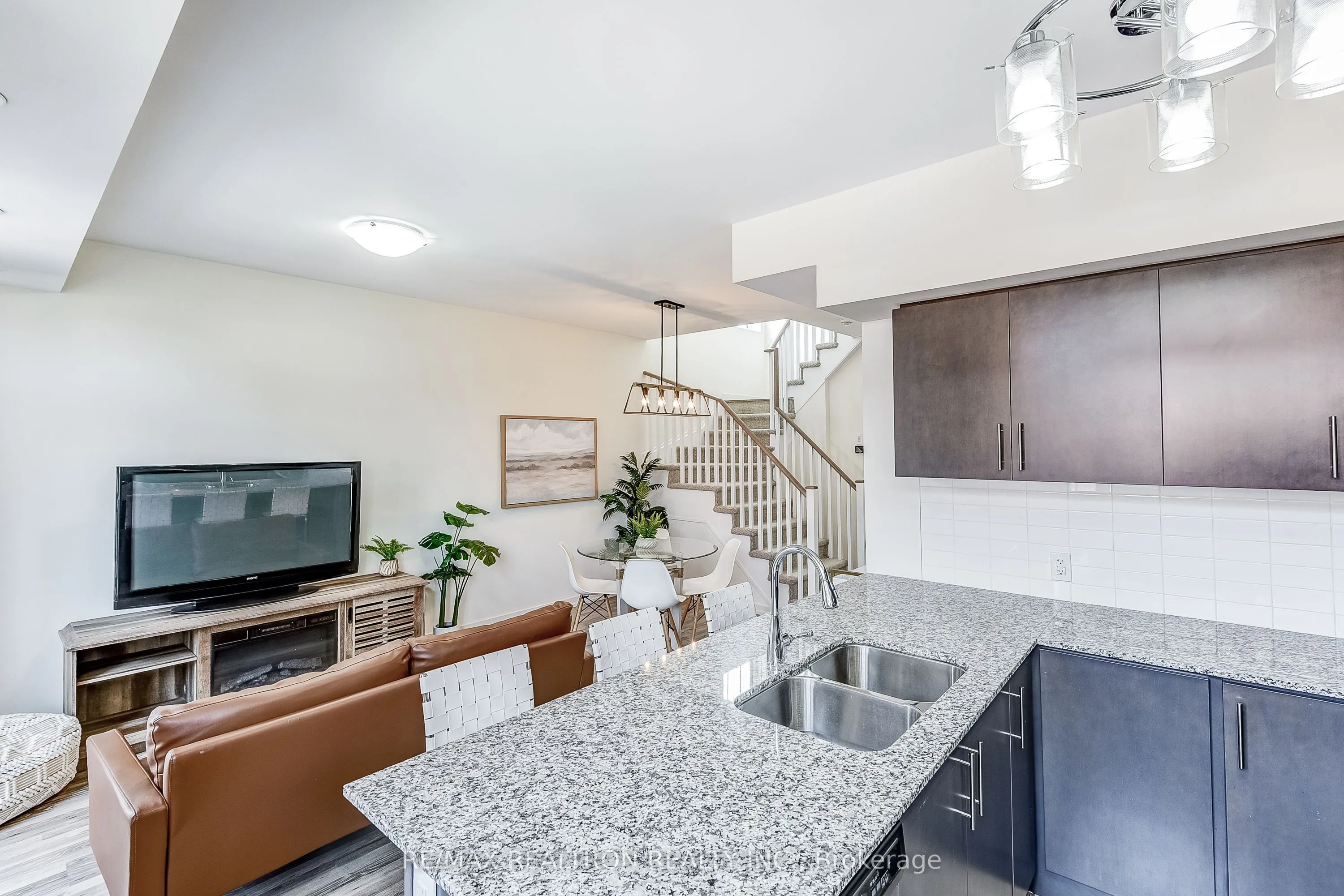 2 Linsmore Place, #310
