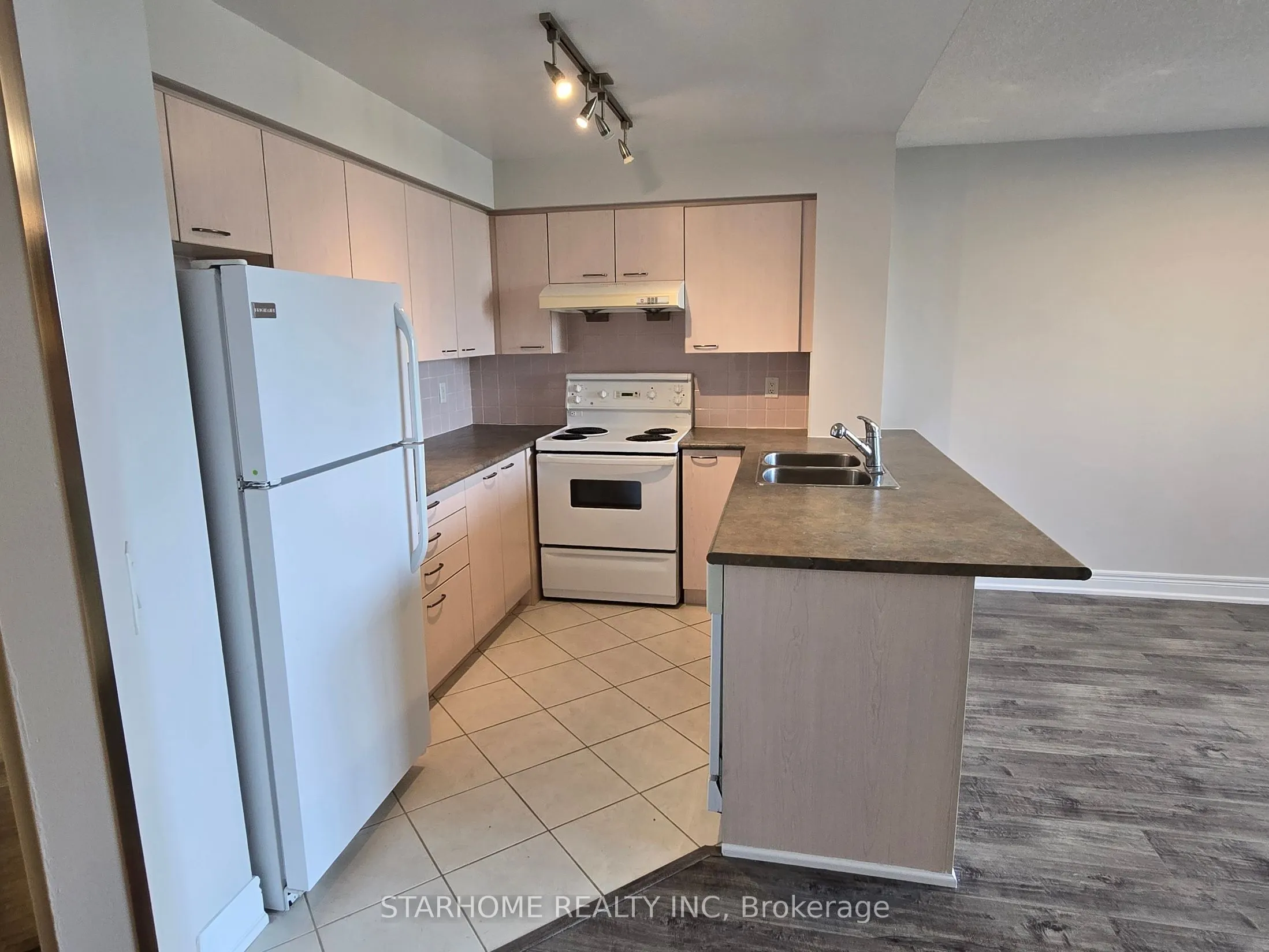 62 Suncrest Boulevard, #501