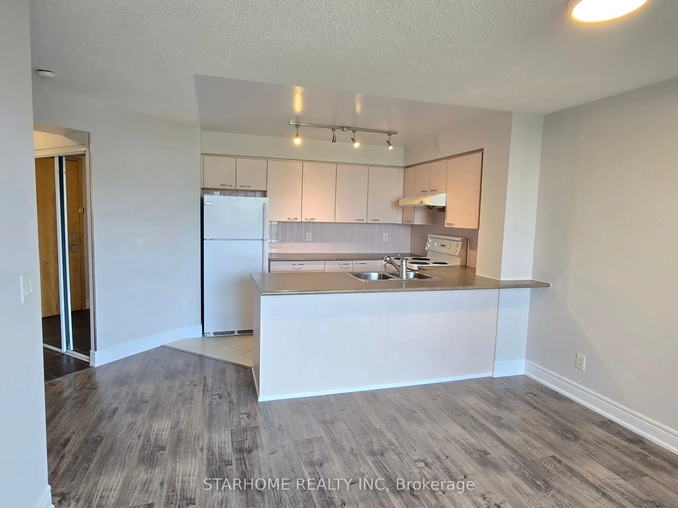 62 Suncrest Boulevard, #501