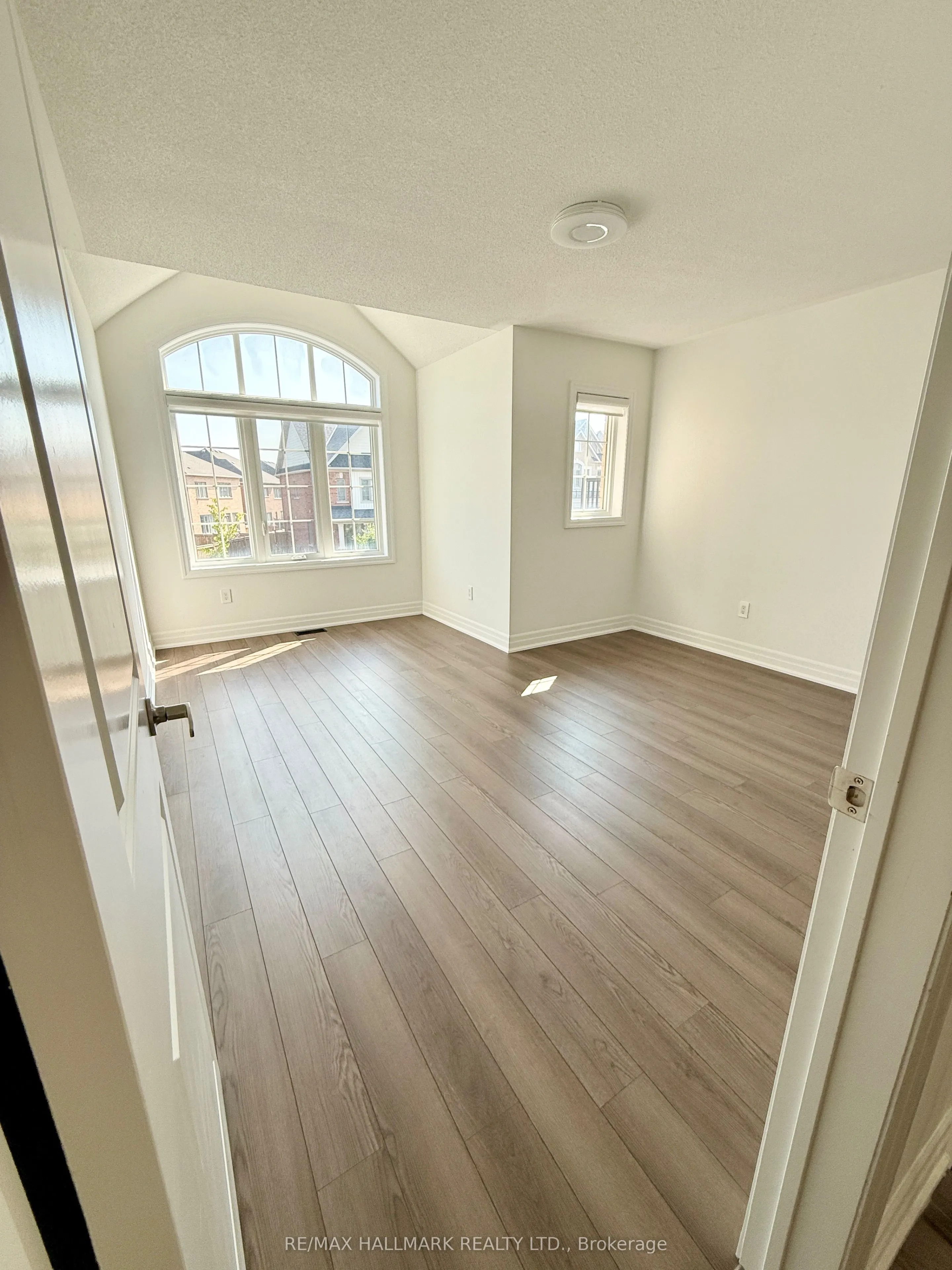 20 Prairie Grass Crescent
