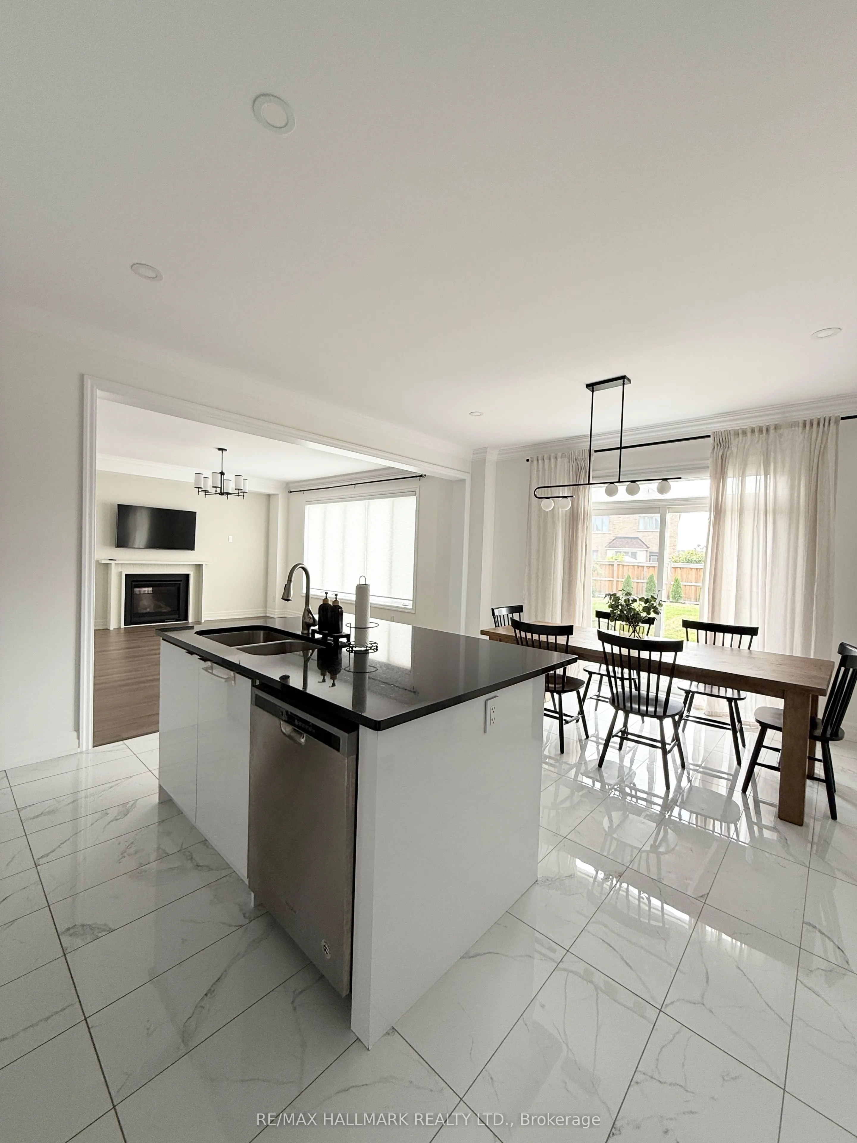 20 Prairie Grass Crescent