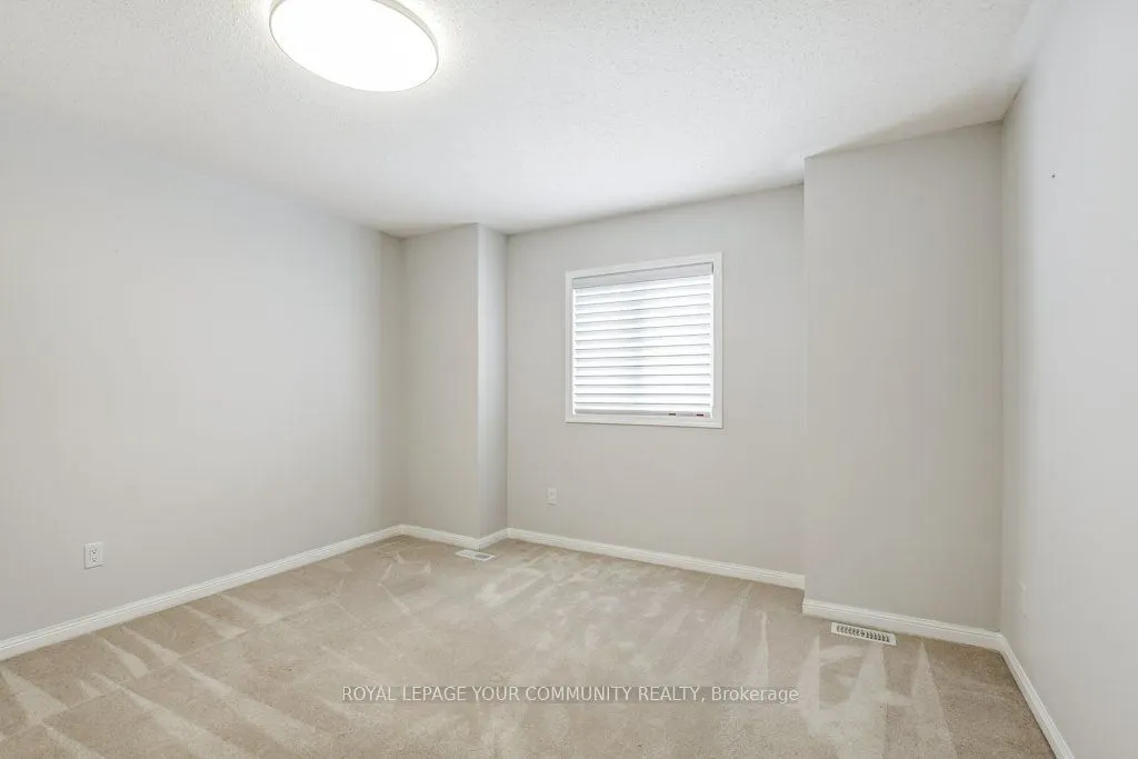 16 Don Hadden Crescent