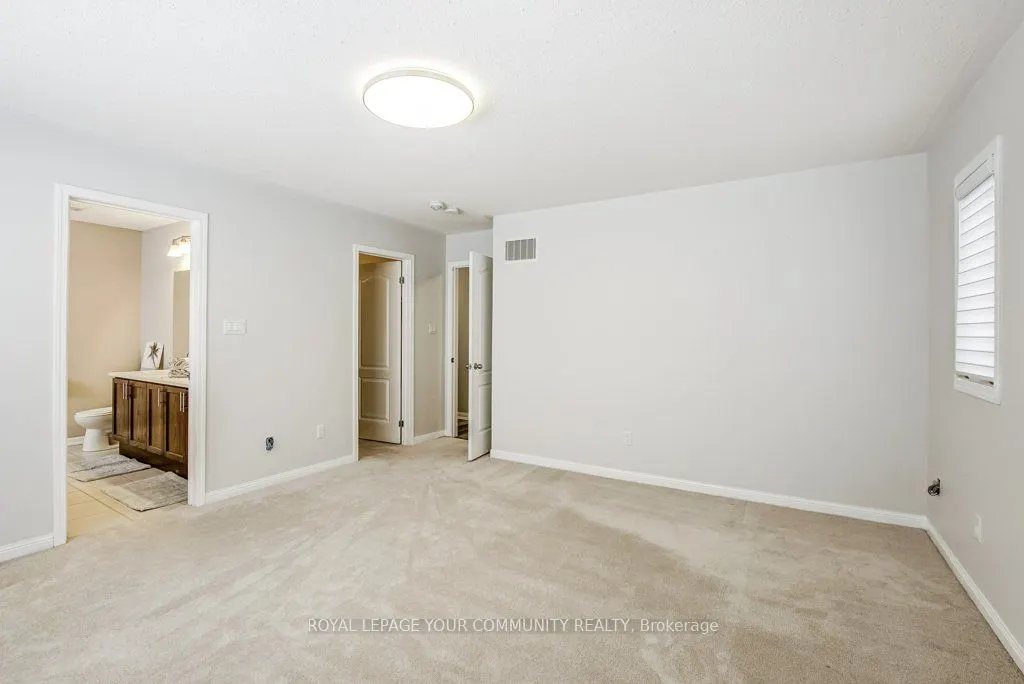 16 Don Hadden Crescent