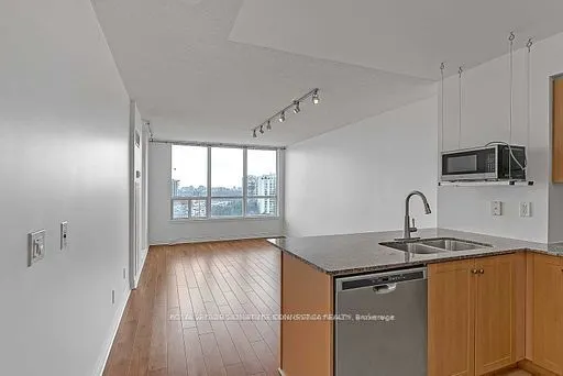 60 Disera Drive, #905