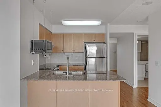60 Disera Drive, #905