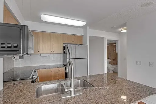 60 Disera Drive, #905