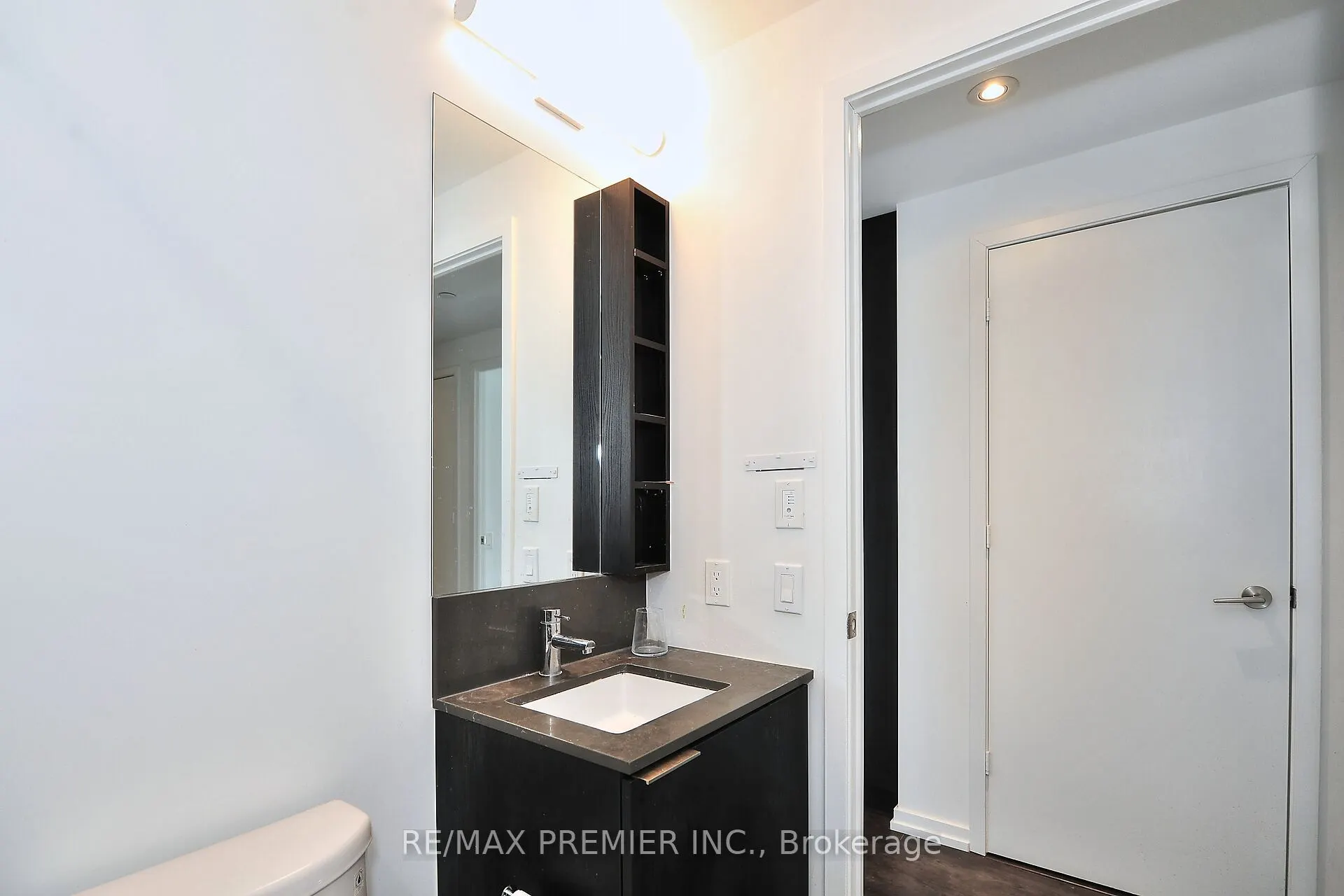 1000 Portage Parkway, #1703