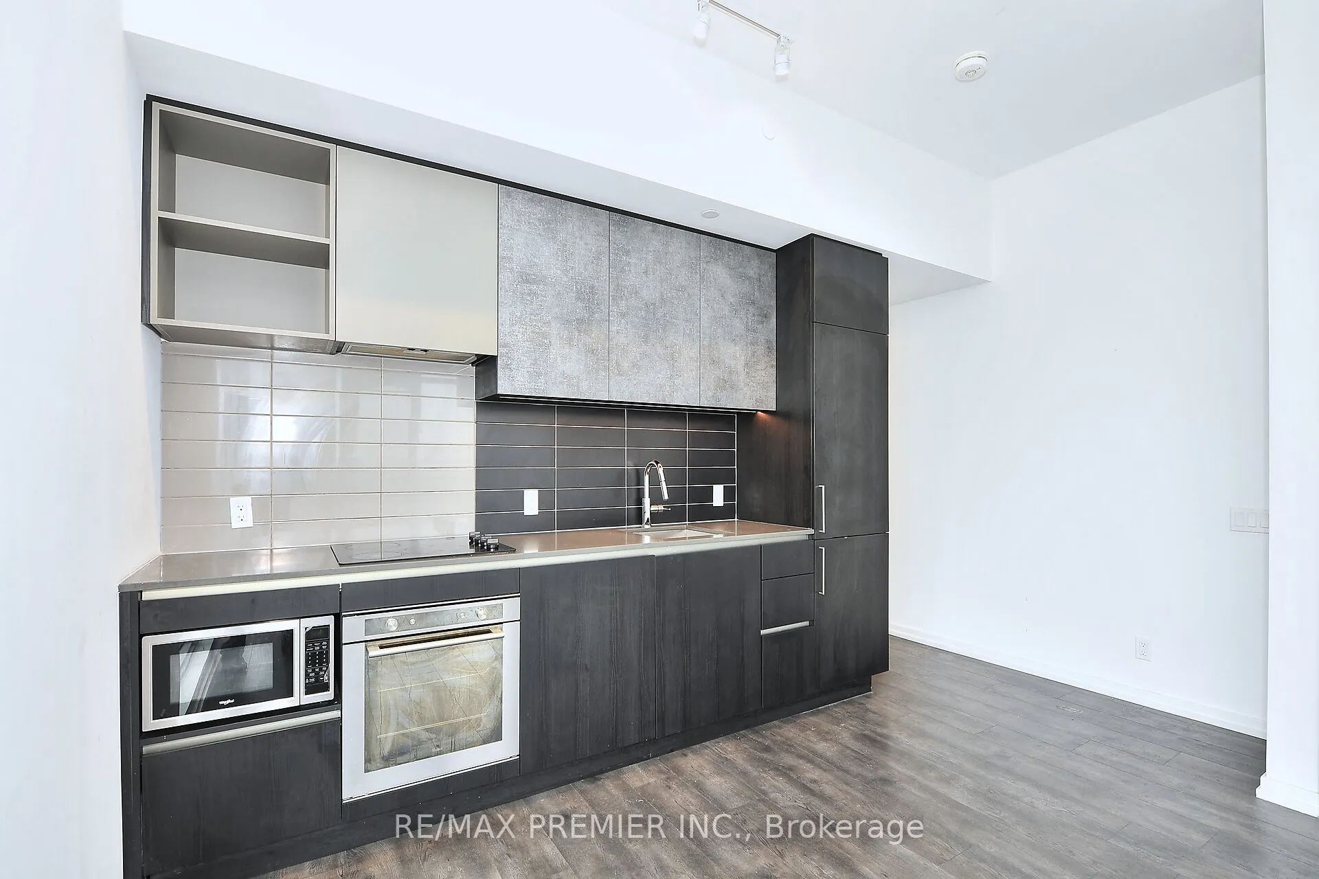 1000 Portage Parkway, #1703