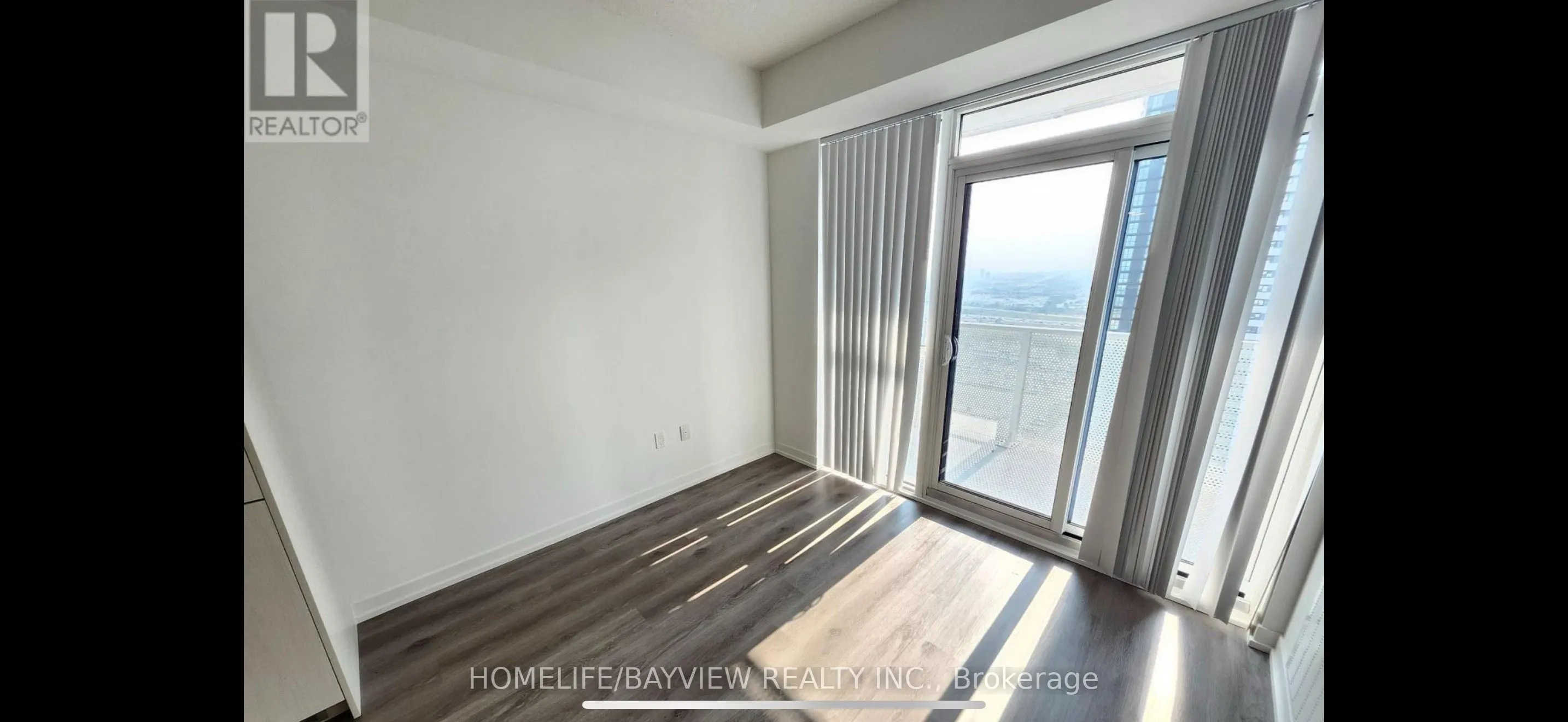28 Interchange Way S, #2916