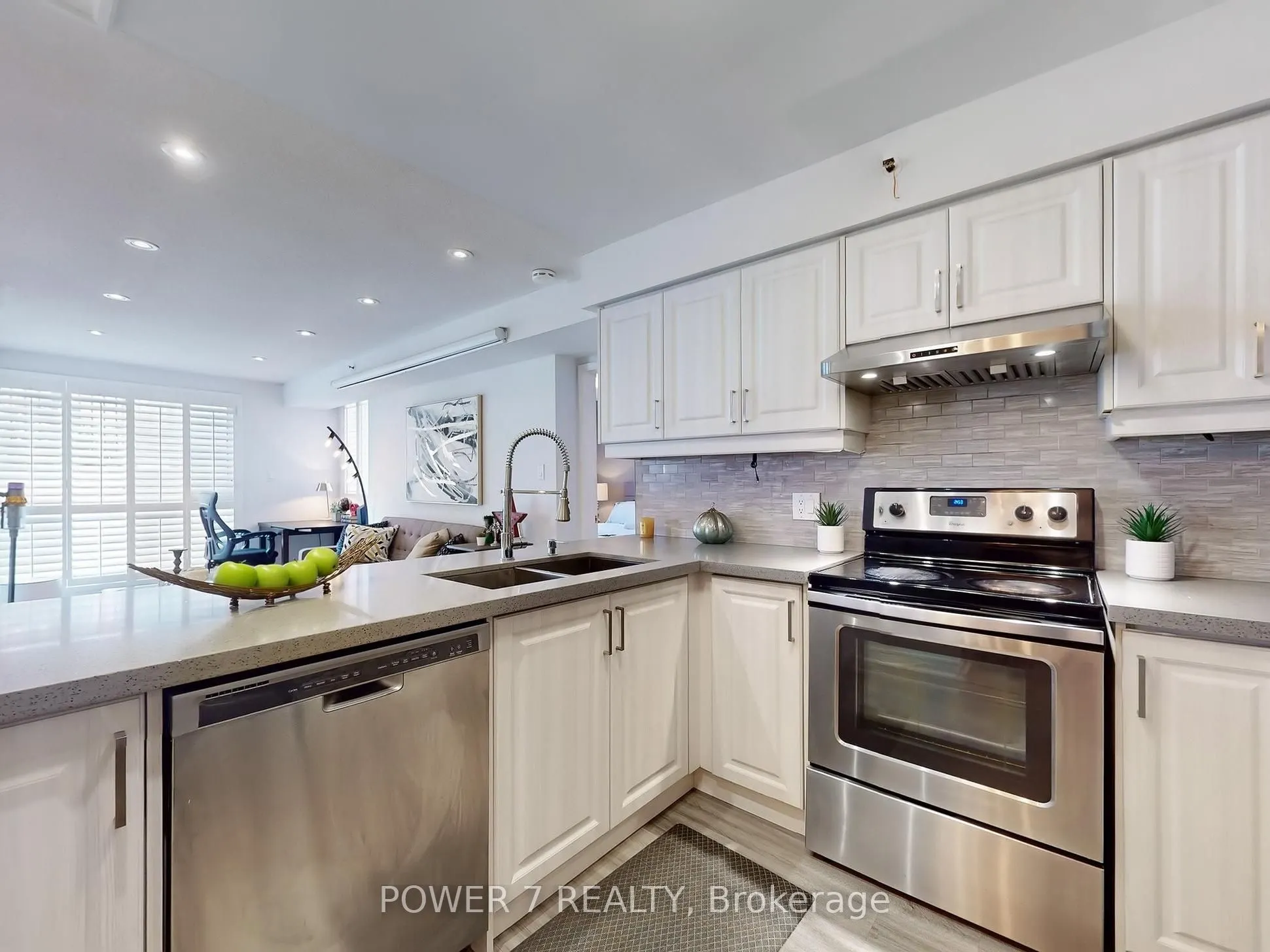 75 Weldrick Road E, #820