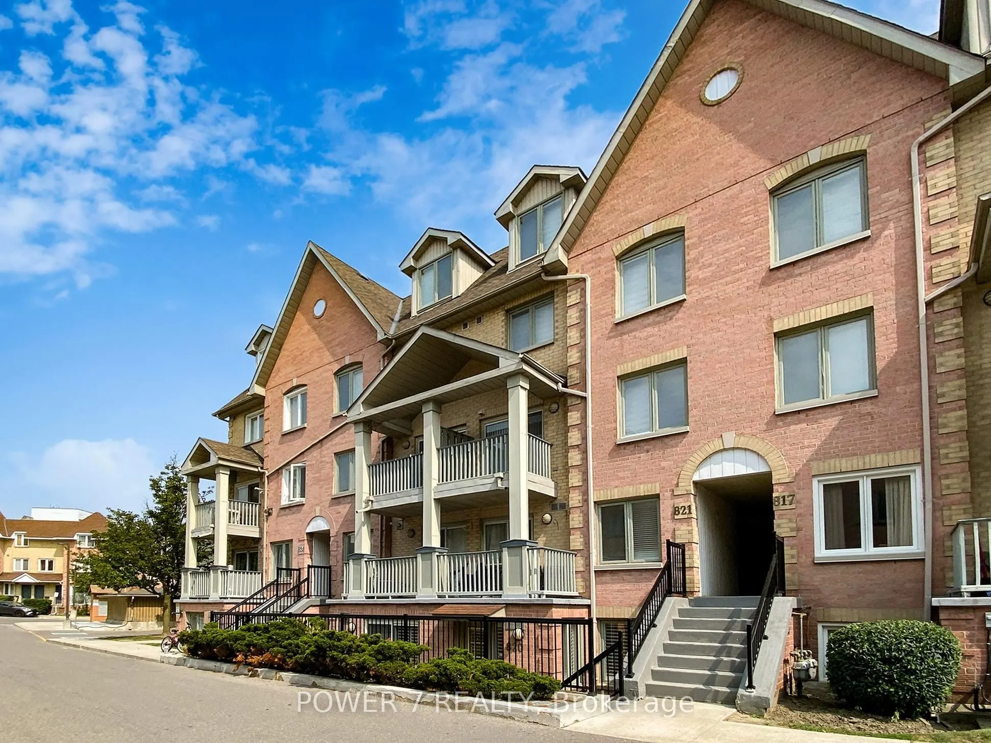 75 Weldrick Road E, #820