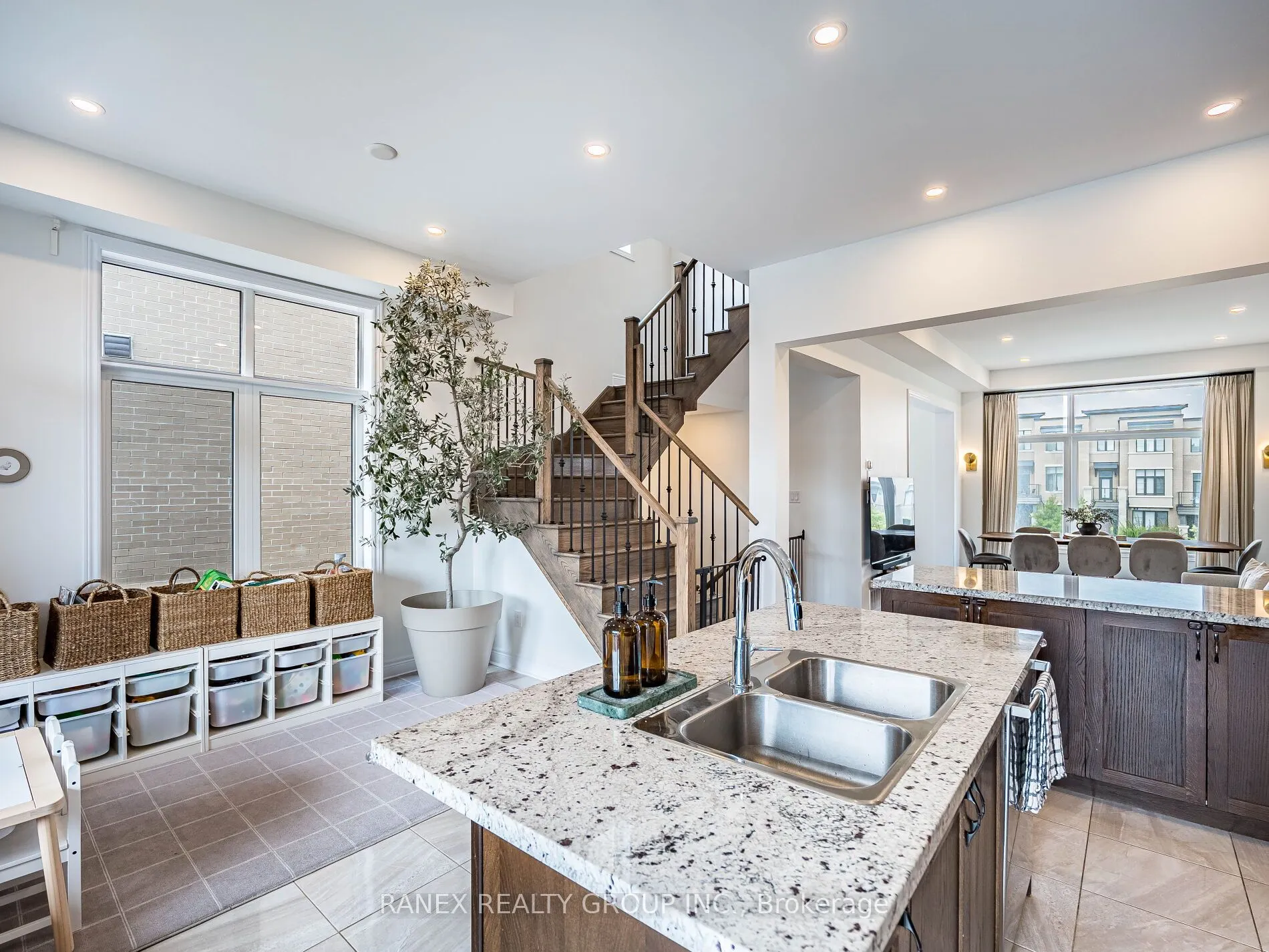 24 Heriot Place N