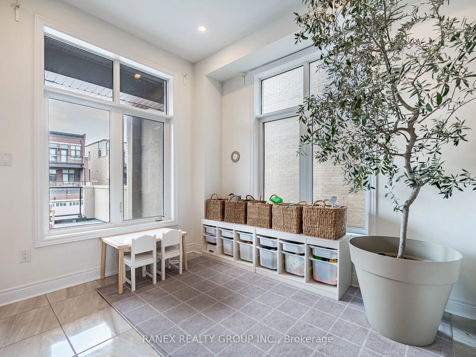 24 Heriot Place N