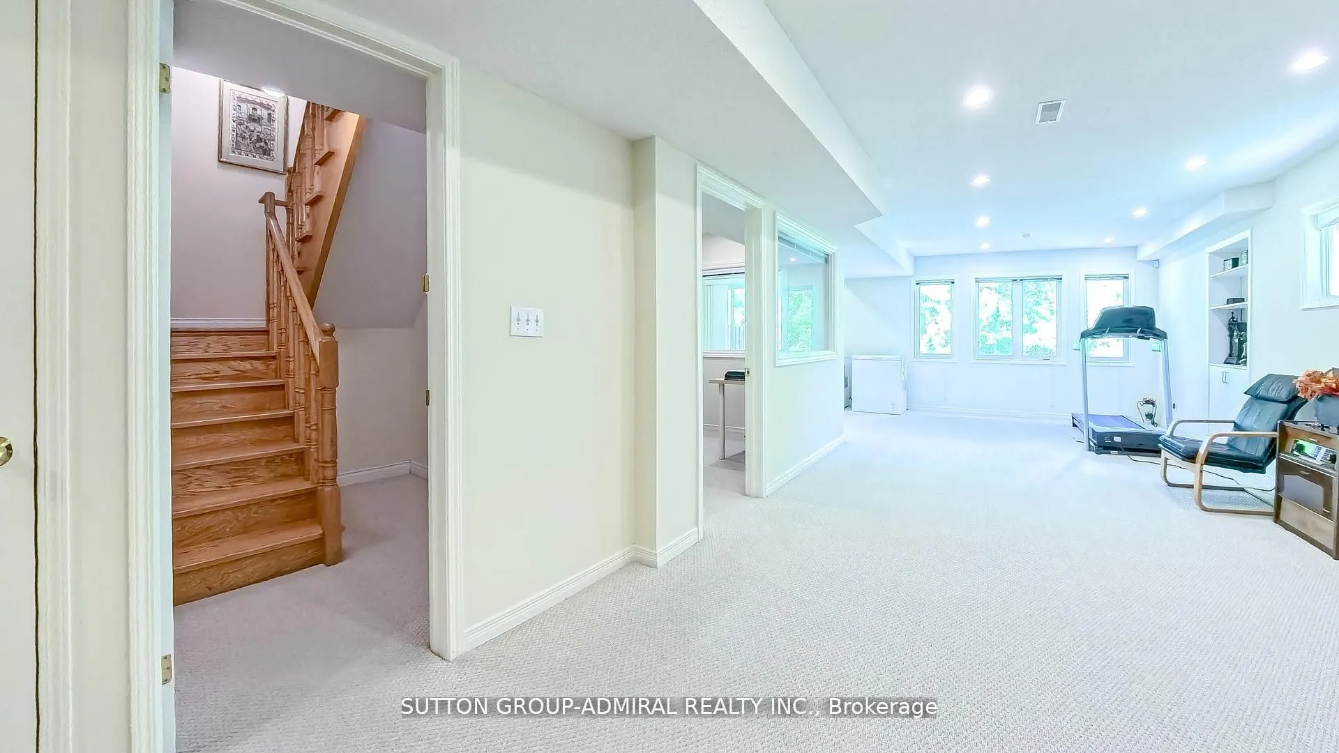 98 Holly Drive