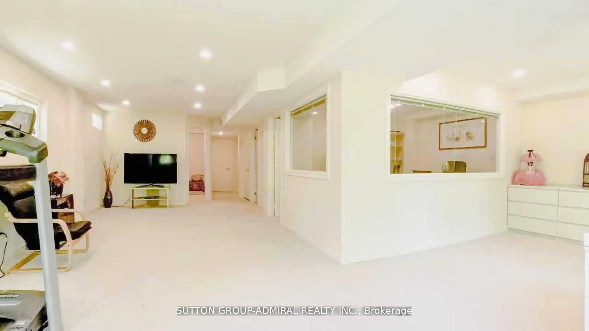 98 Holly Drive