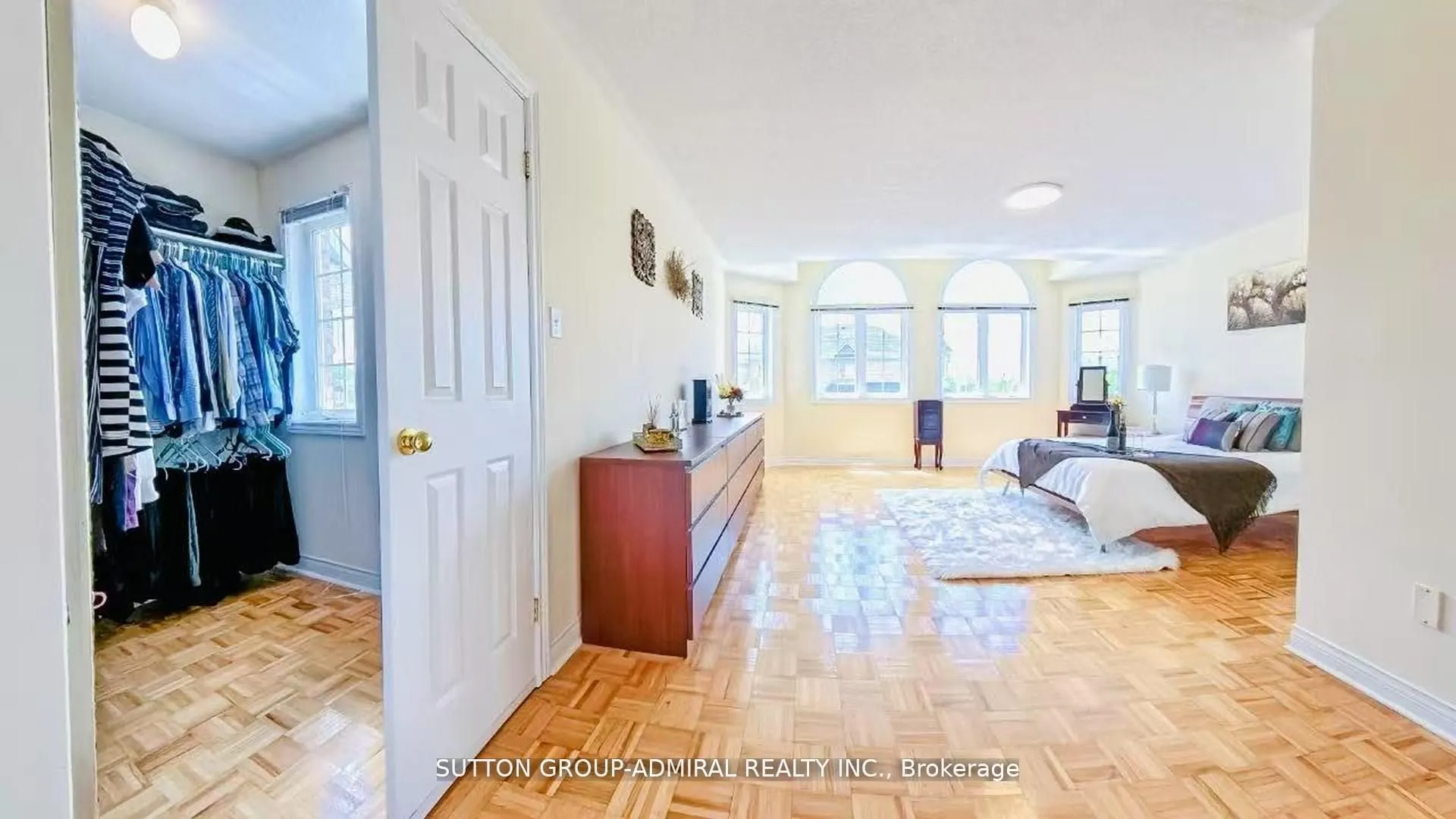 98 Holly Drive