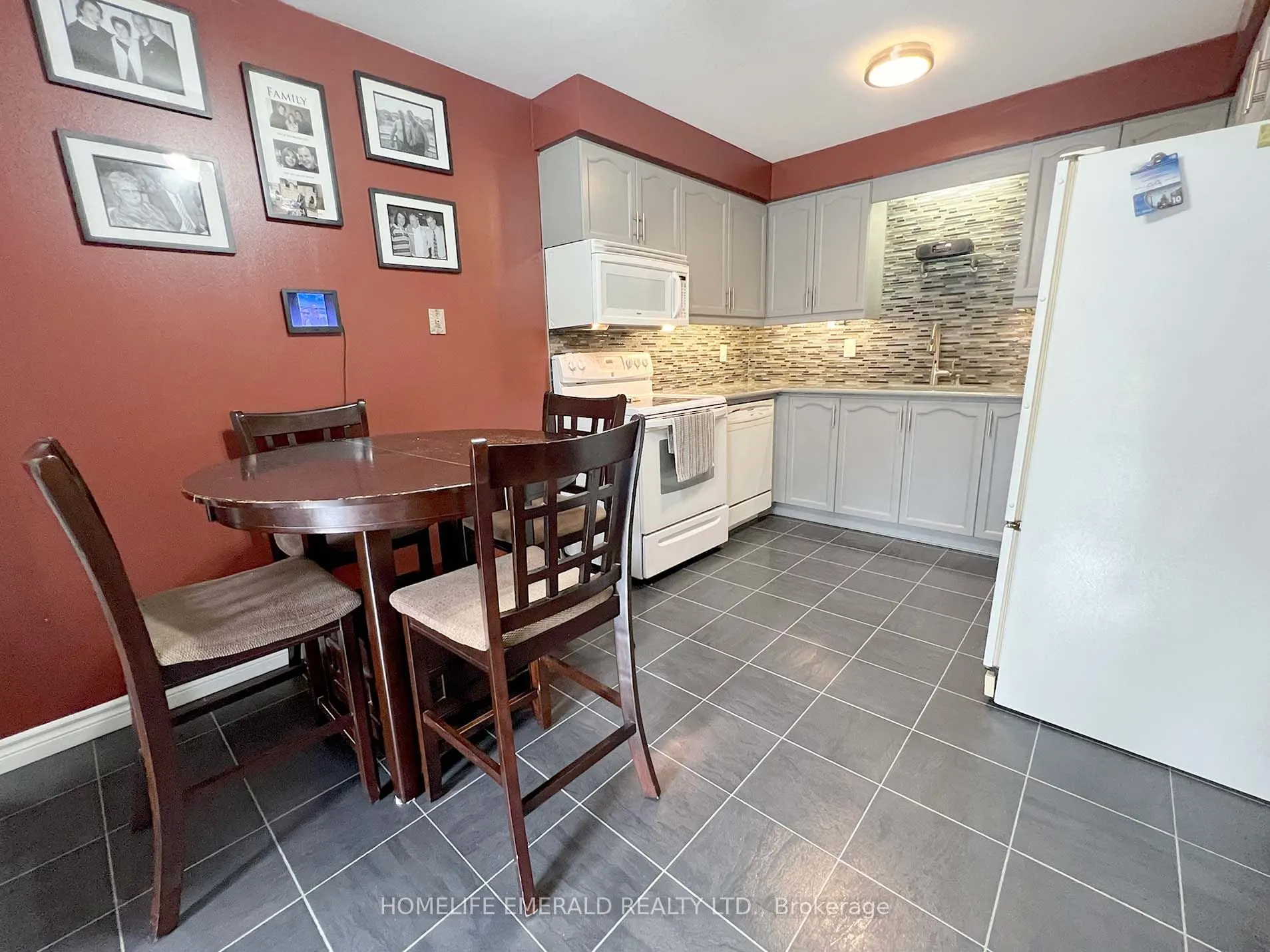 1 Potter Crescent