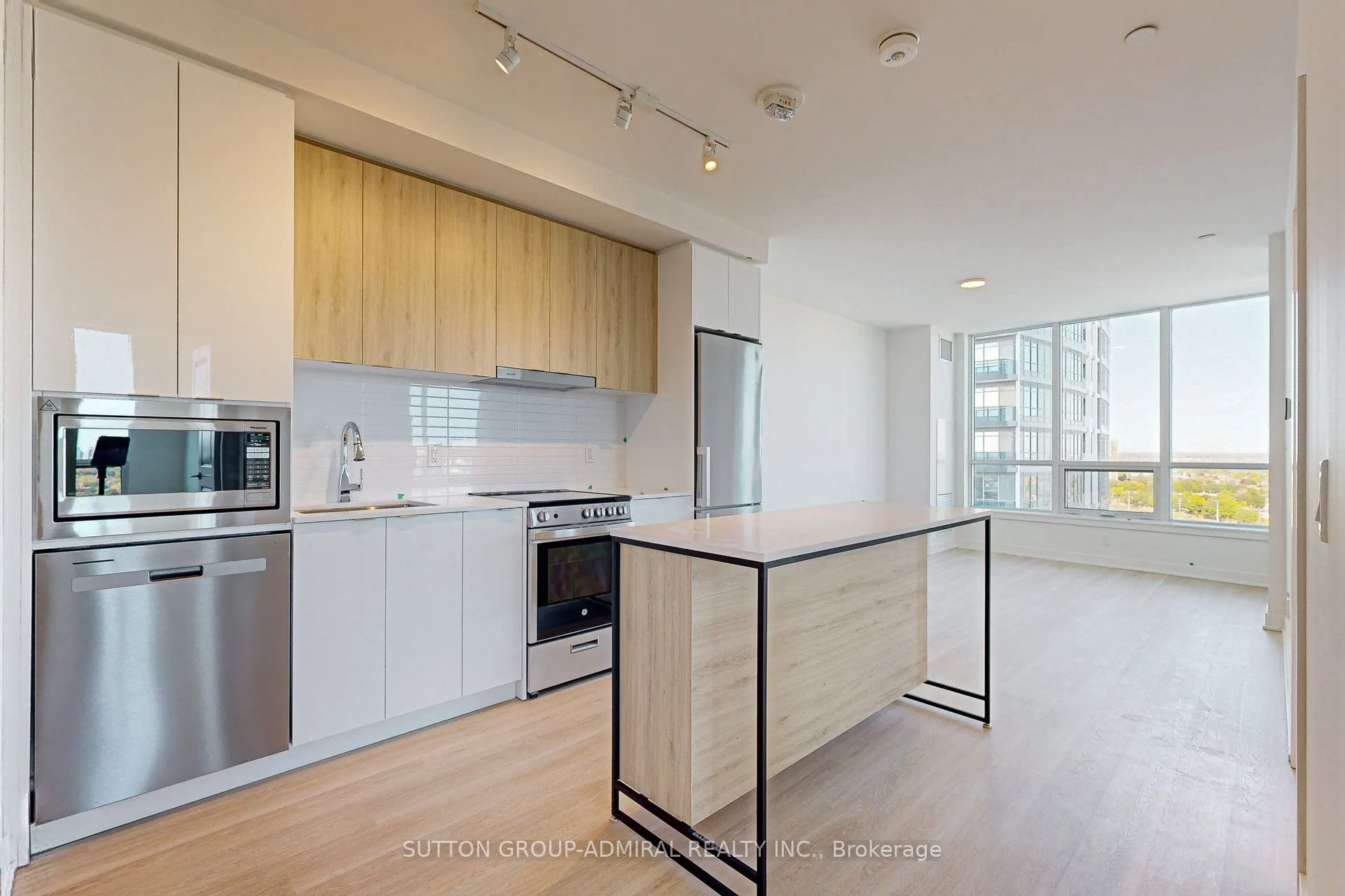 30 Upper Mall Way, #1210