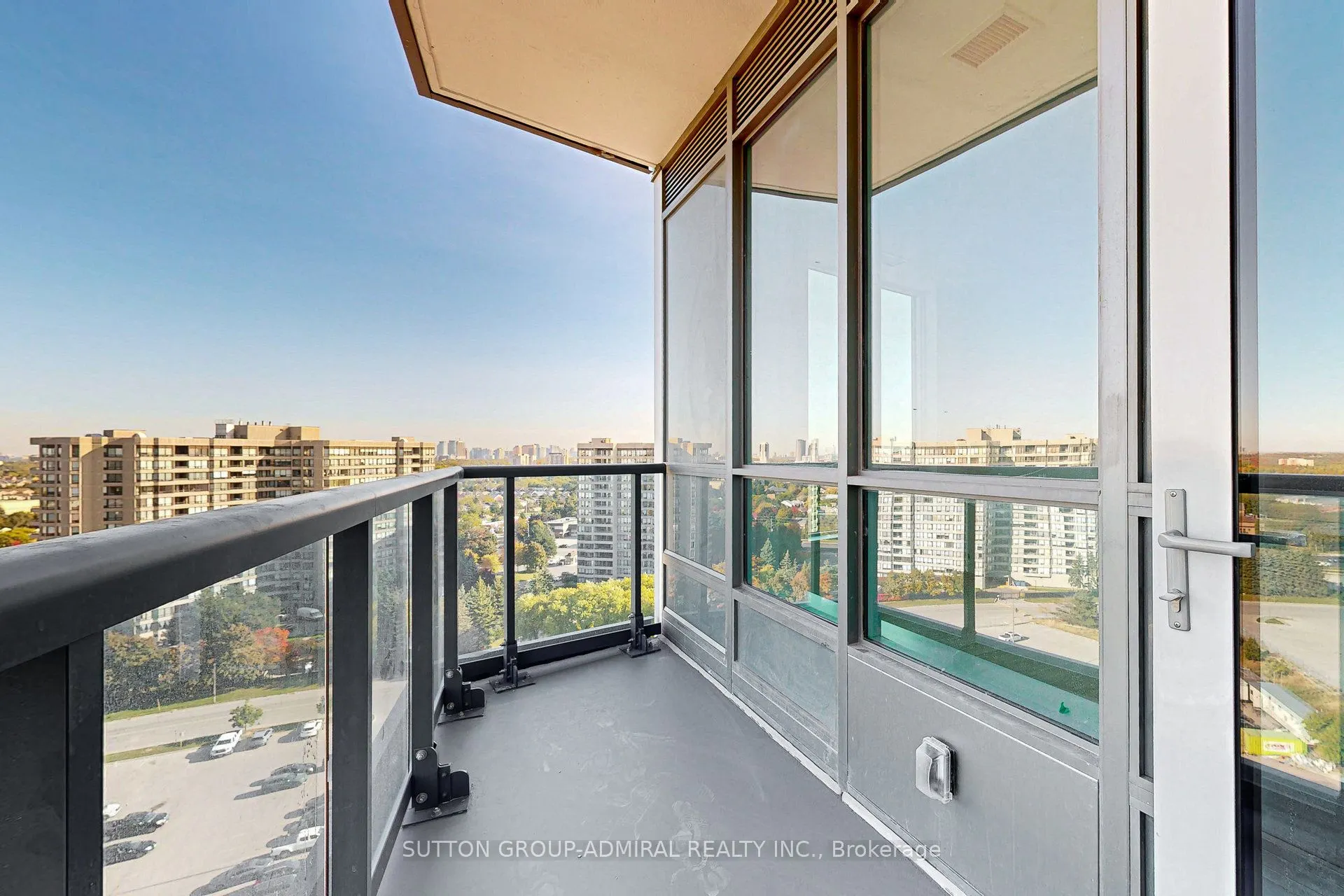 30 Upper Mall Way, #1210