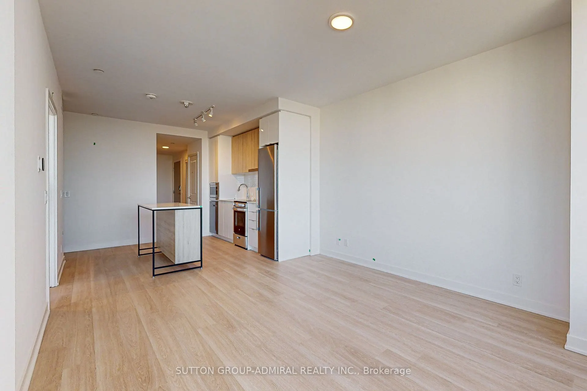 30 Upper Mall Way, #1210