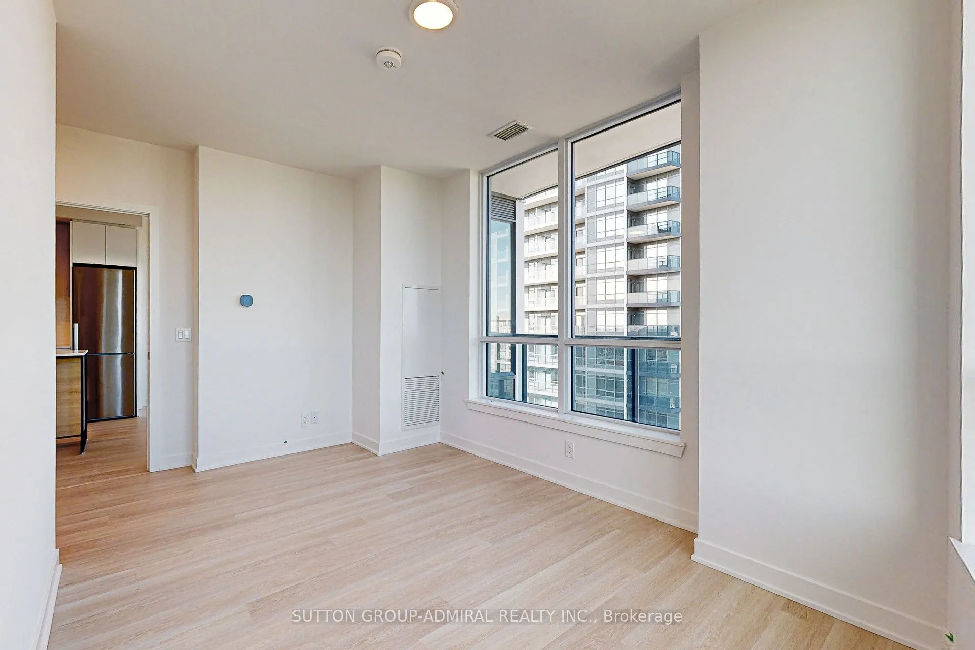 30 Upper Mall Way, #1210
