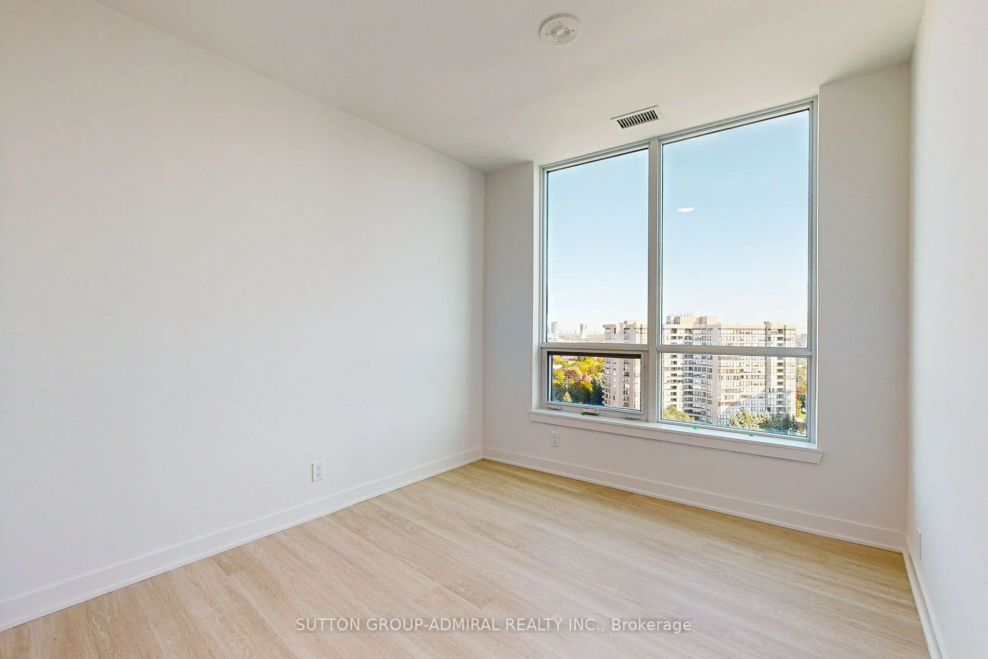 30 Upper Mall Way, #1210