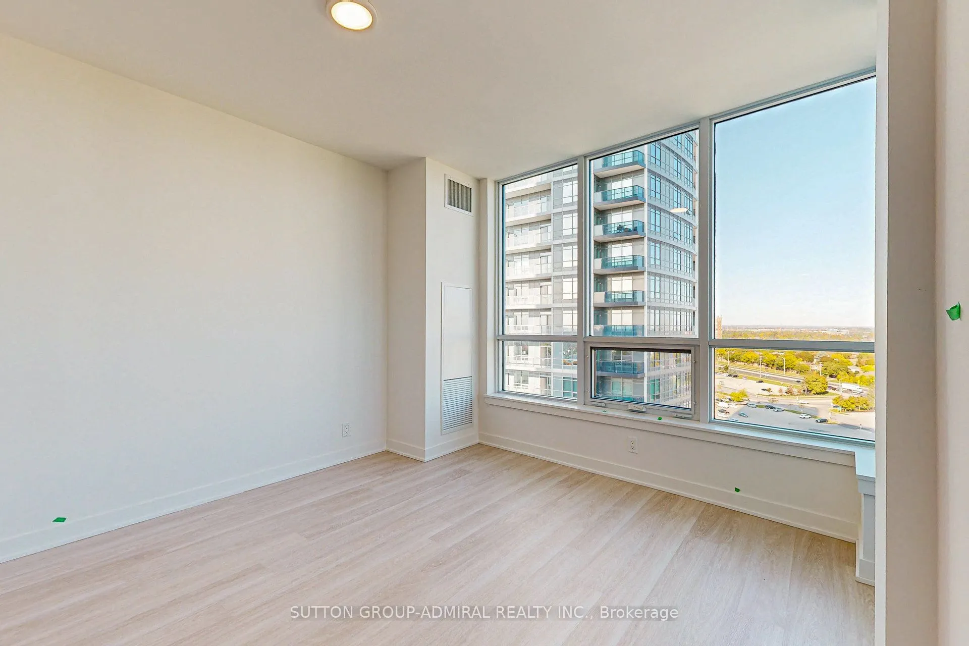 30 Upper Mall Way, #1210