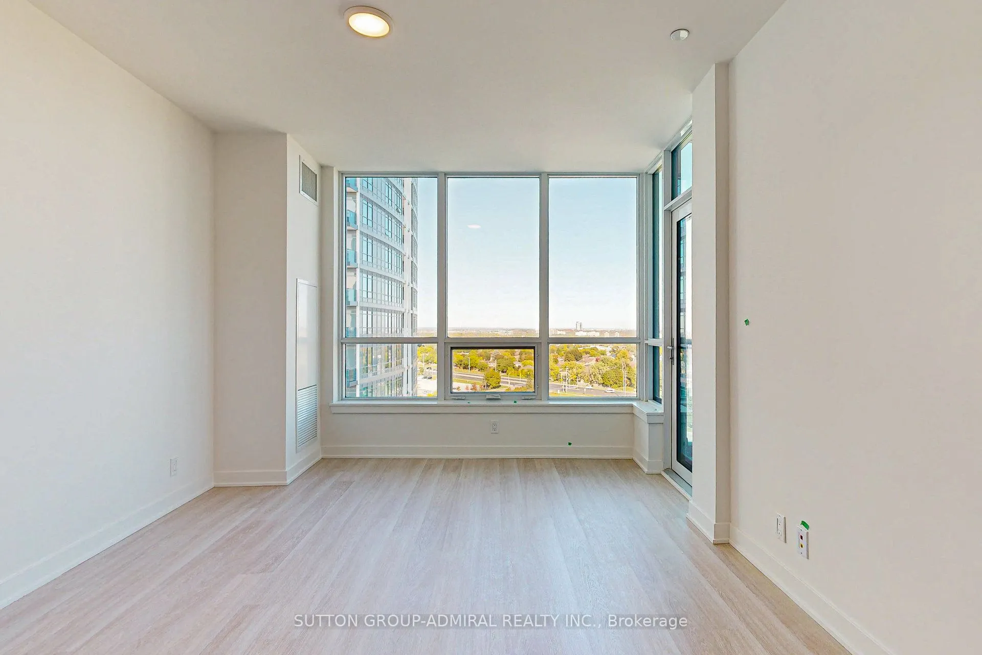 30 Upper Mall Way, #1210