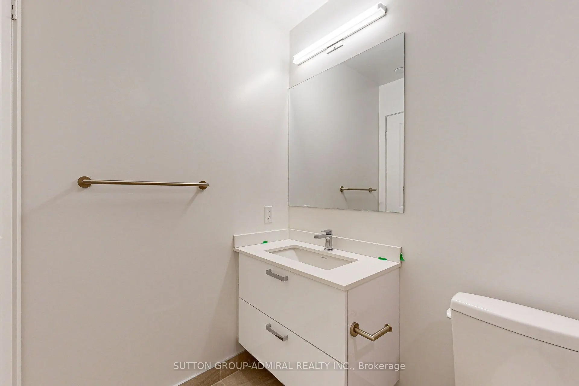 30 Upper Mall Way, #1210