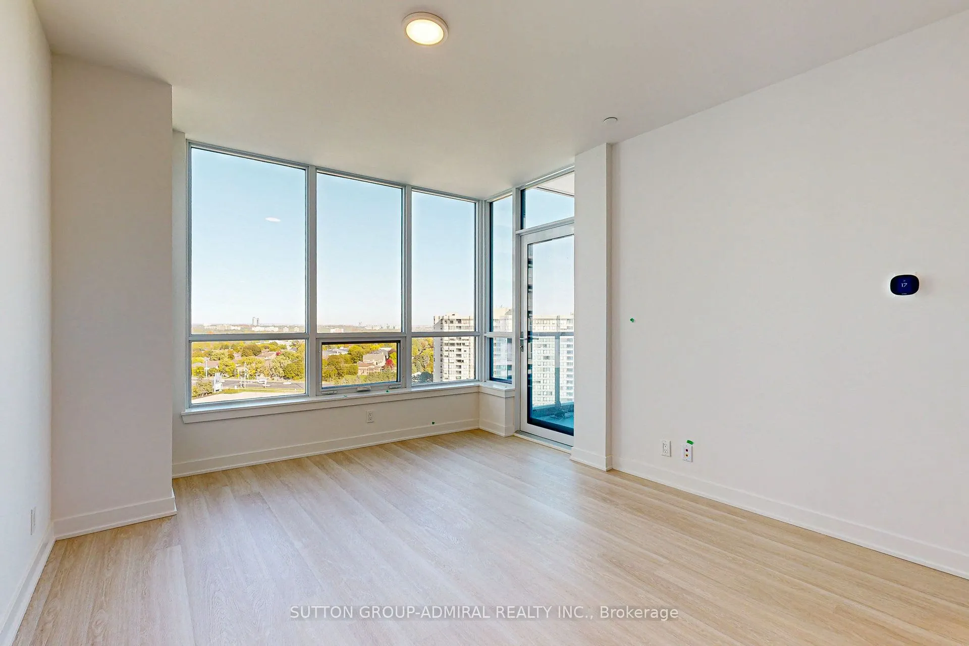 30 Upper Mall Way, #1210