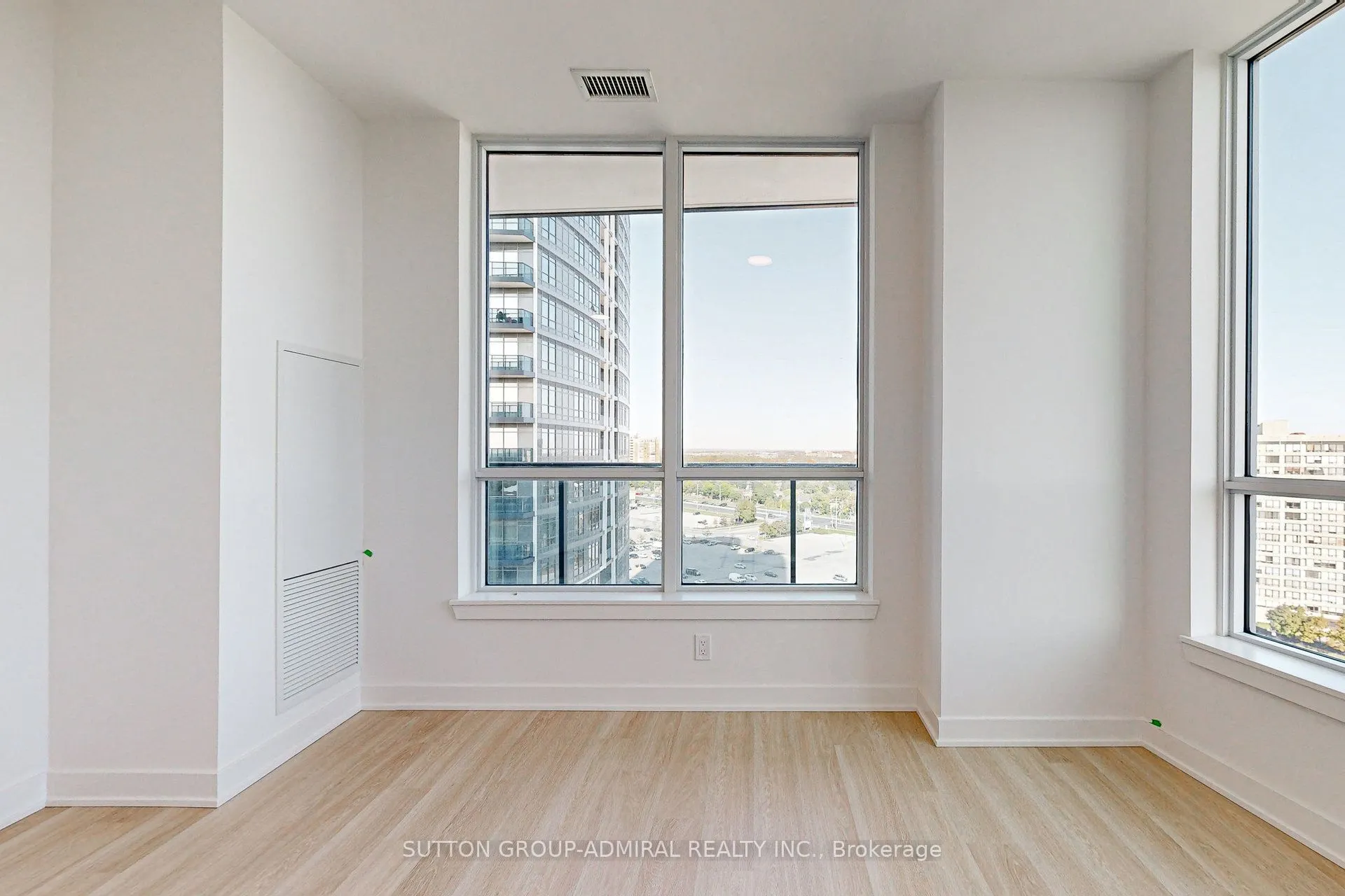 30 Upper Mall Way, #1210